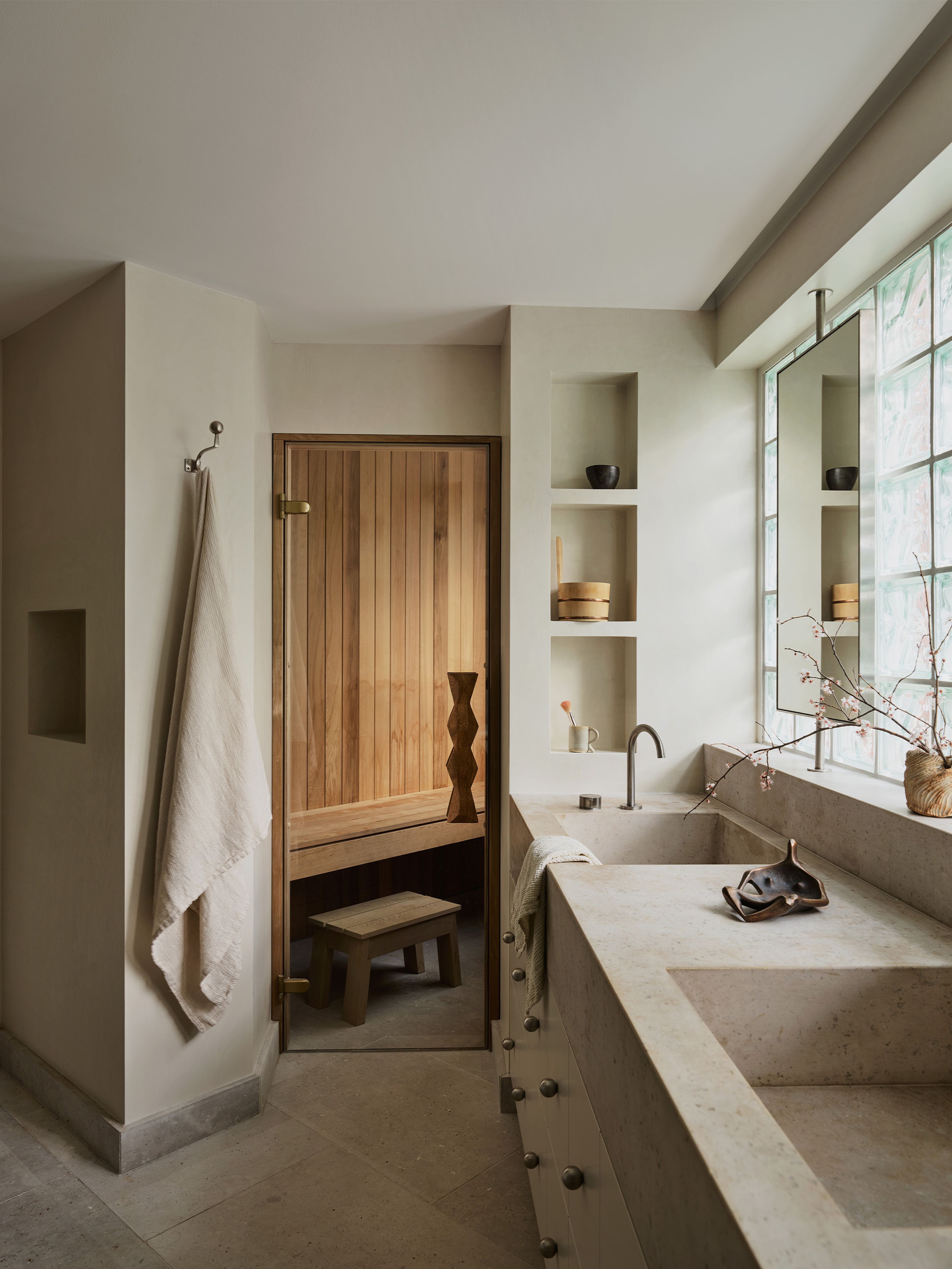 Visual media content