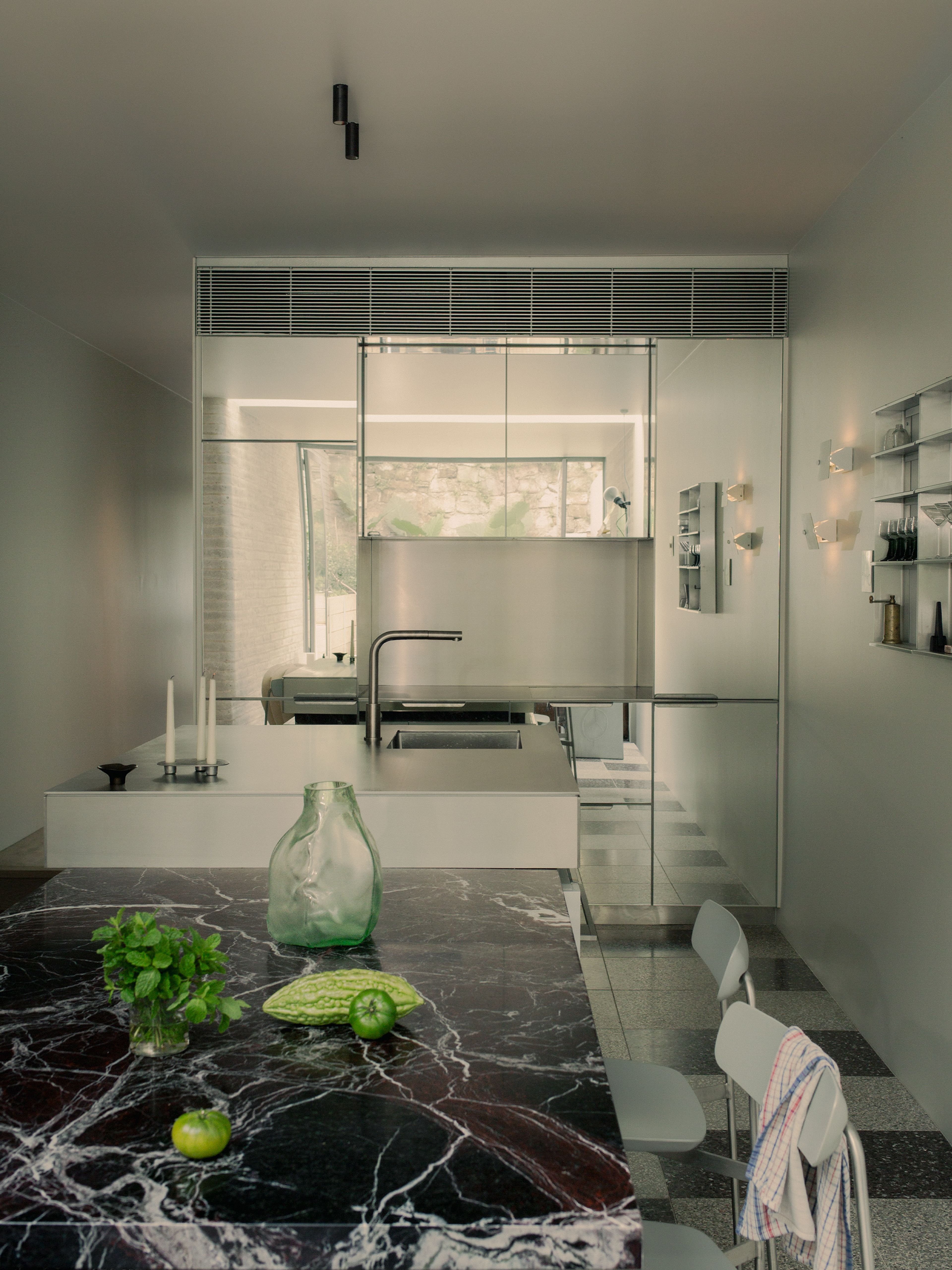 Visual media content