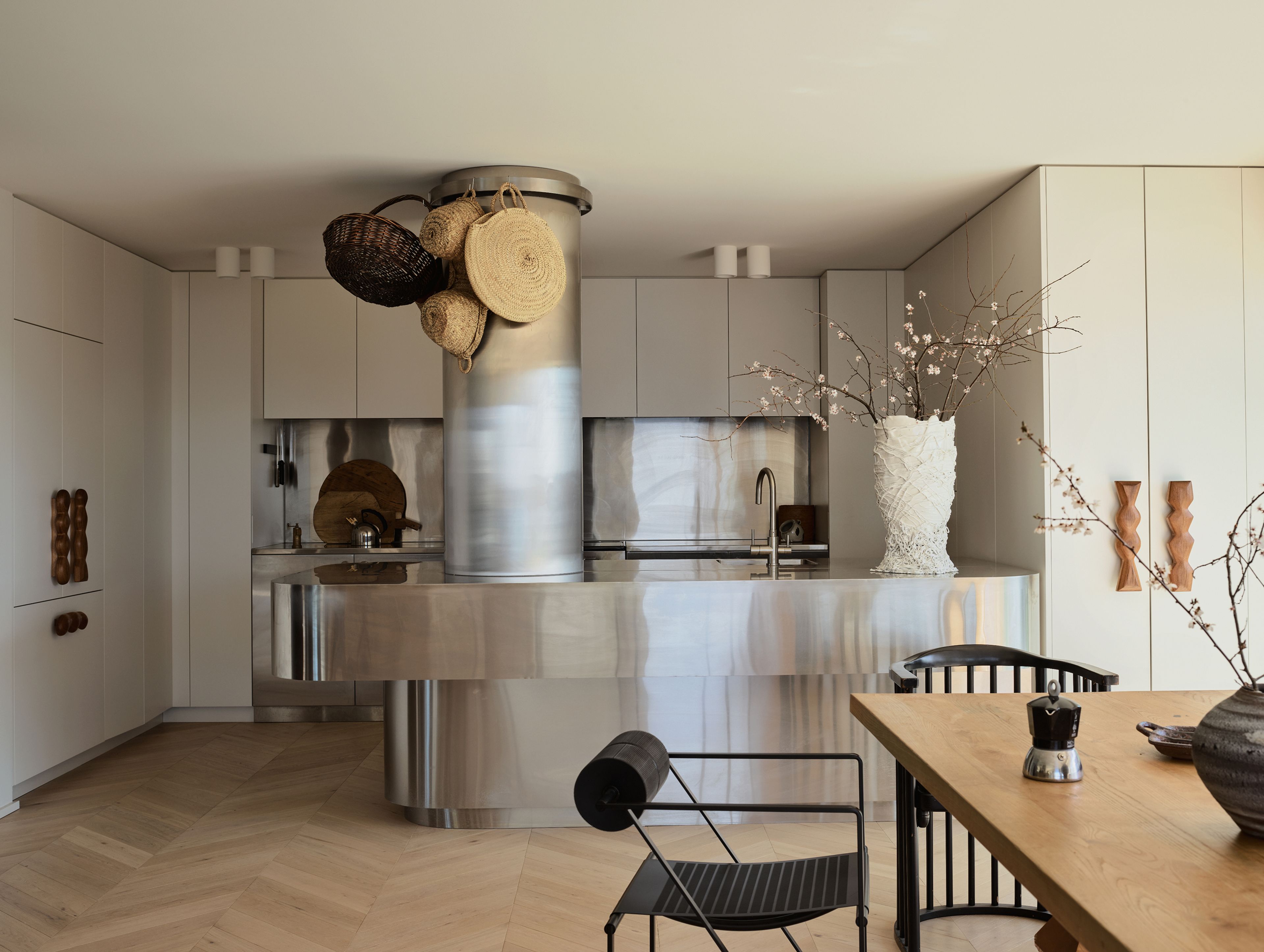 Visual media content