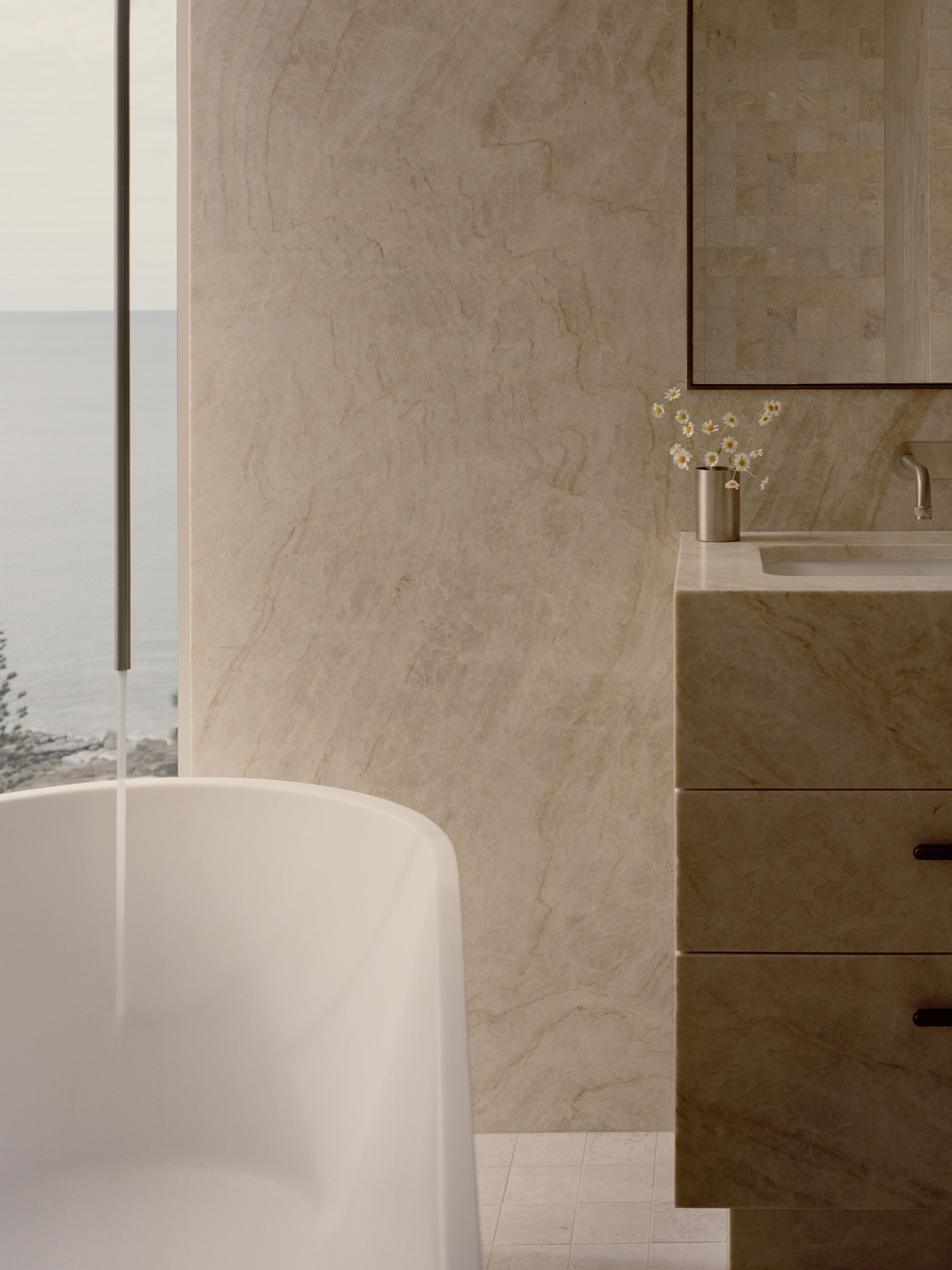 Visual media content