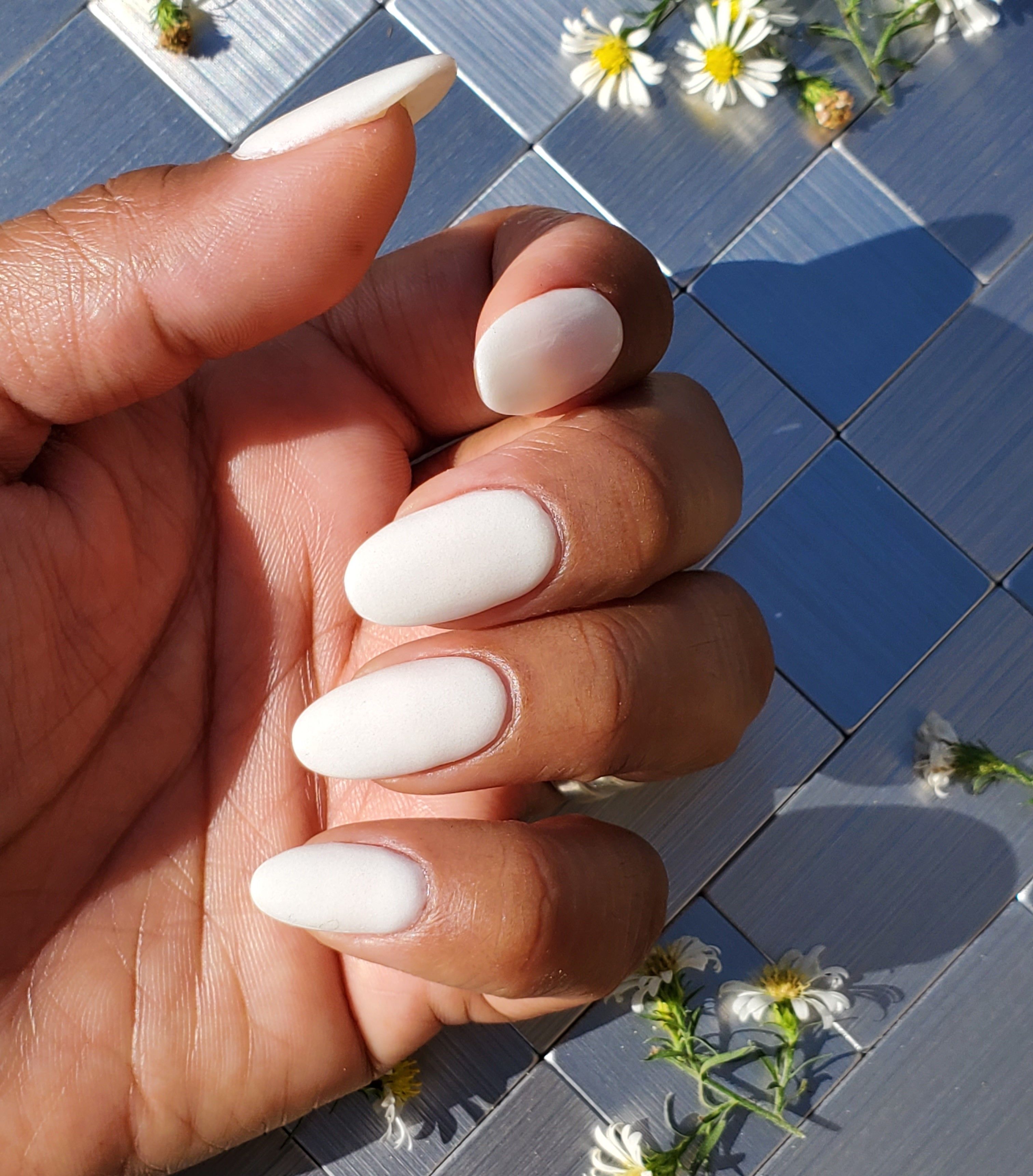 White glow in outlet the dark nails