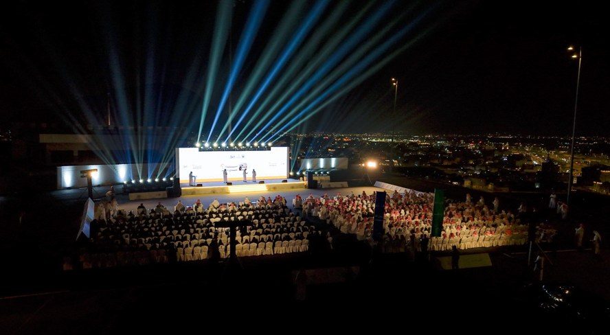 حفل الختام في الهواء الطلق بحضور جماهيري كبير