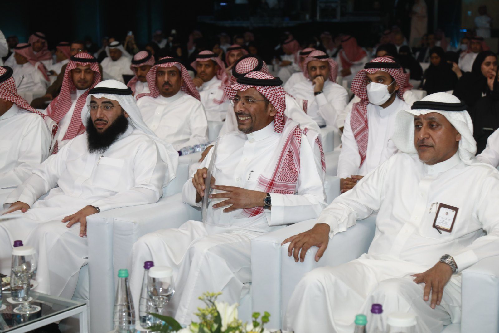 الحضور والمسؤولون في حفل الختام
