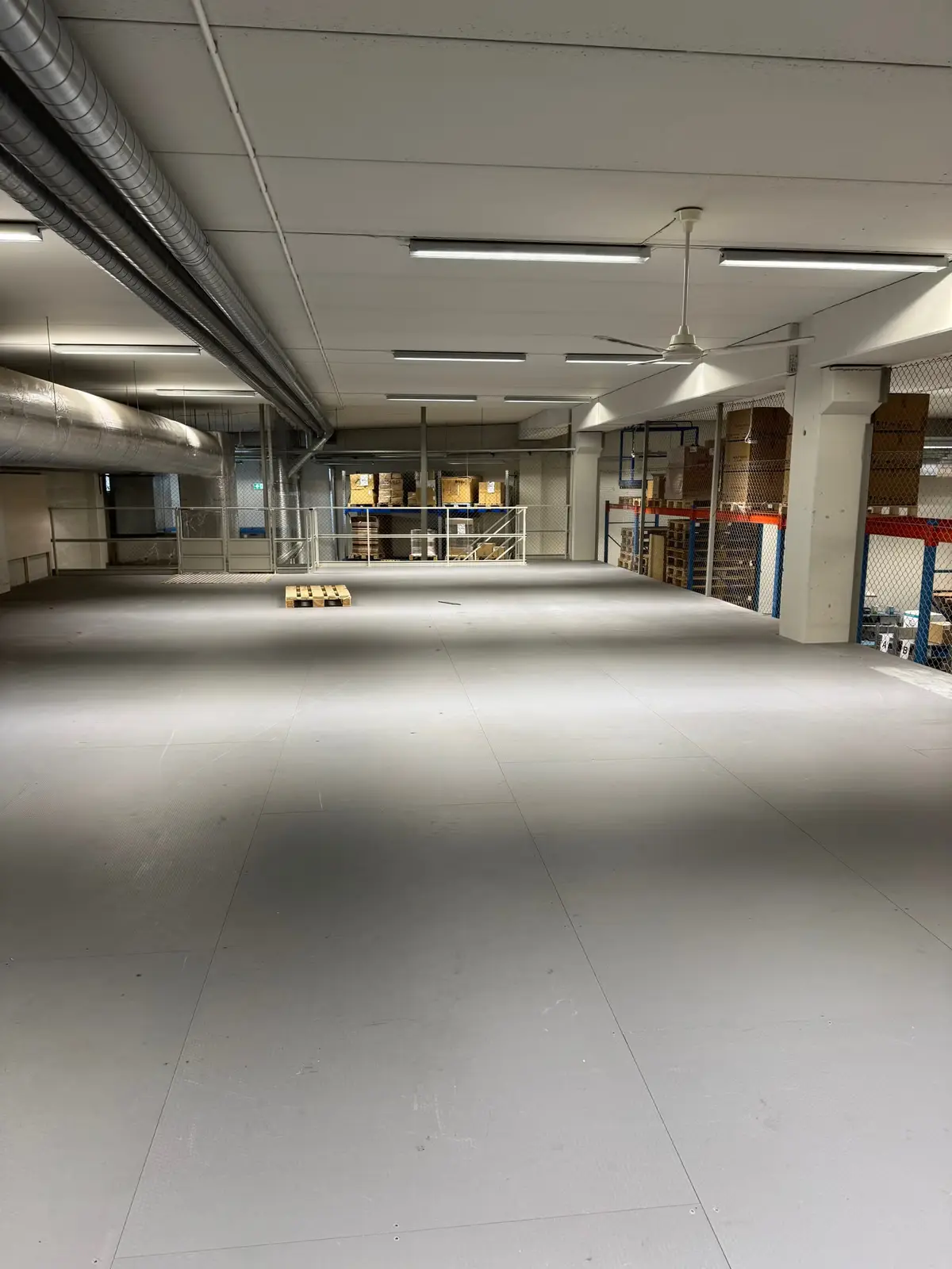 Spacious 480 sqm Warehouse with Loading Dock and Mezzanine - commercial premises