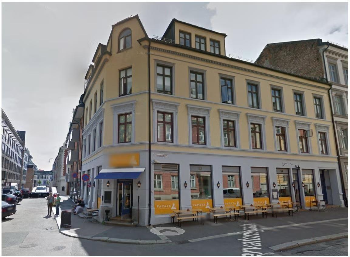 Unique 417 sqm Multi-purpose Space with Large Display Windows - Facade