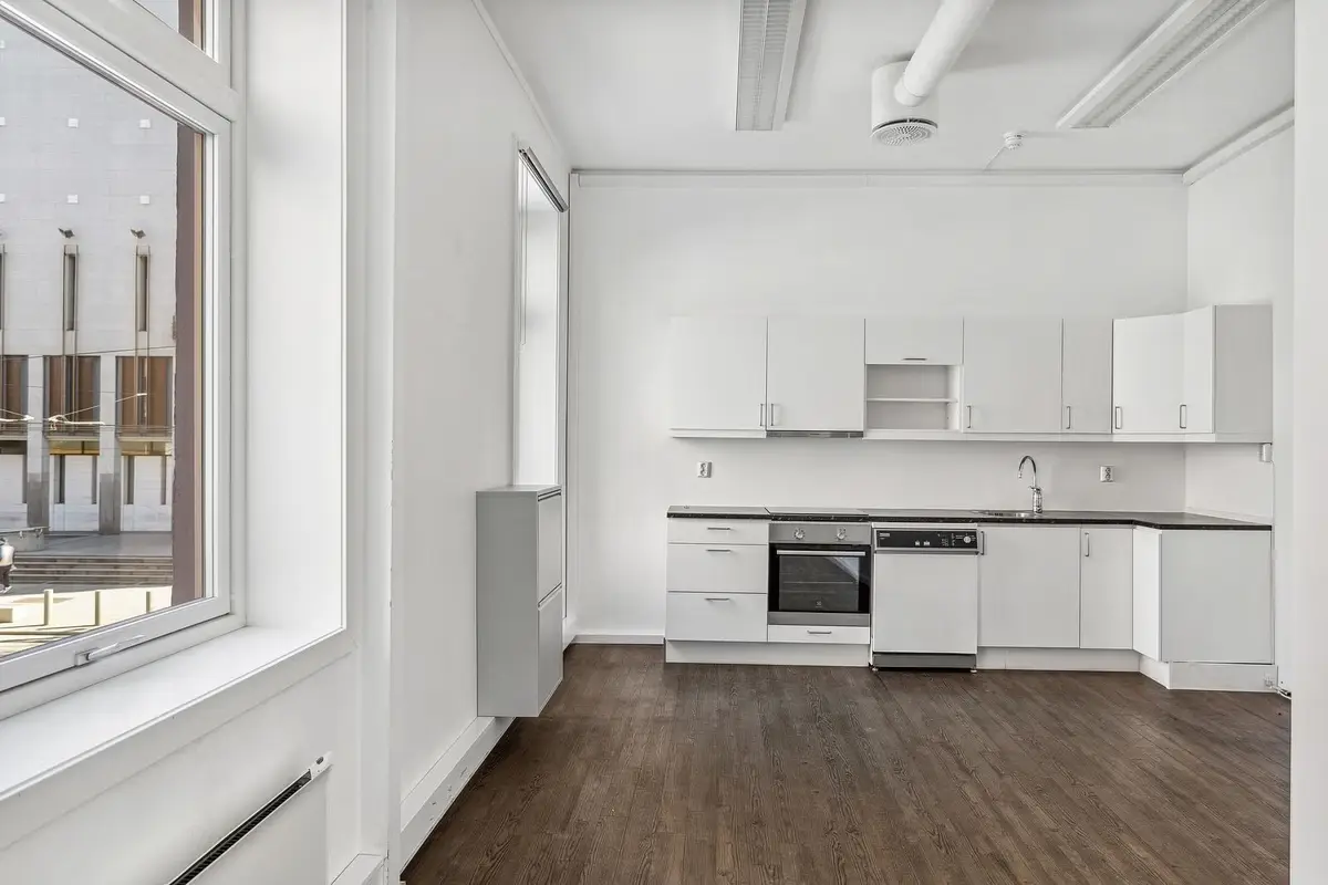 Bright office with potential at C. J. Hambros plass 5 - 243,3 m² GFA - commercial premises
