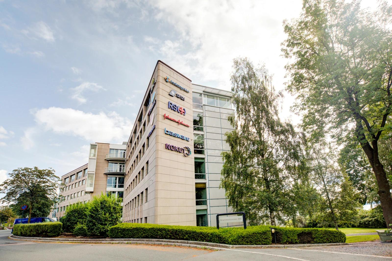 Kontorlokale i signalbygg med flotte fellesfasiliteter