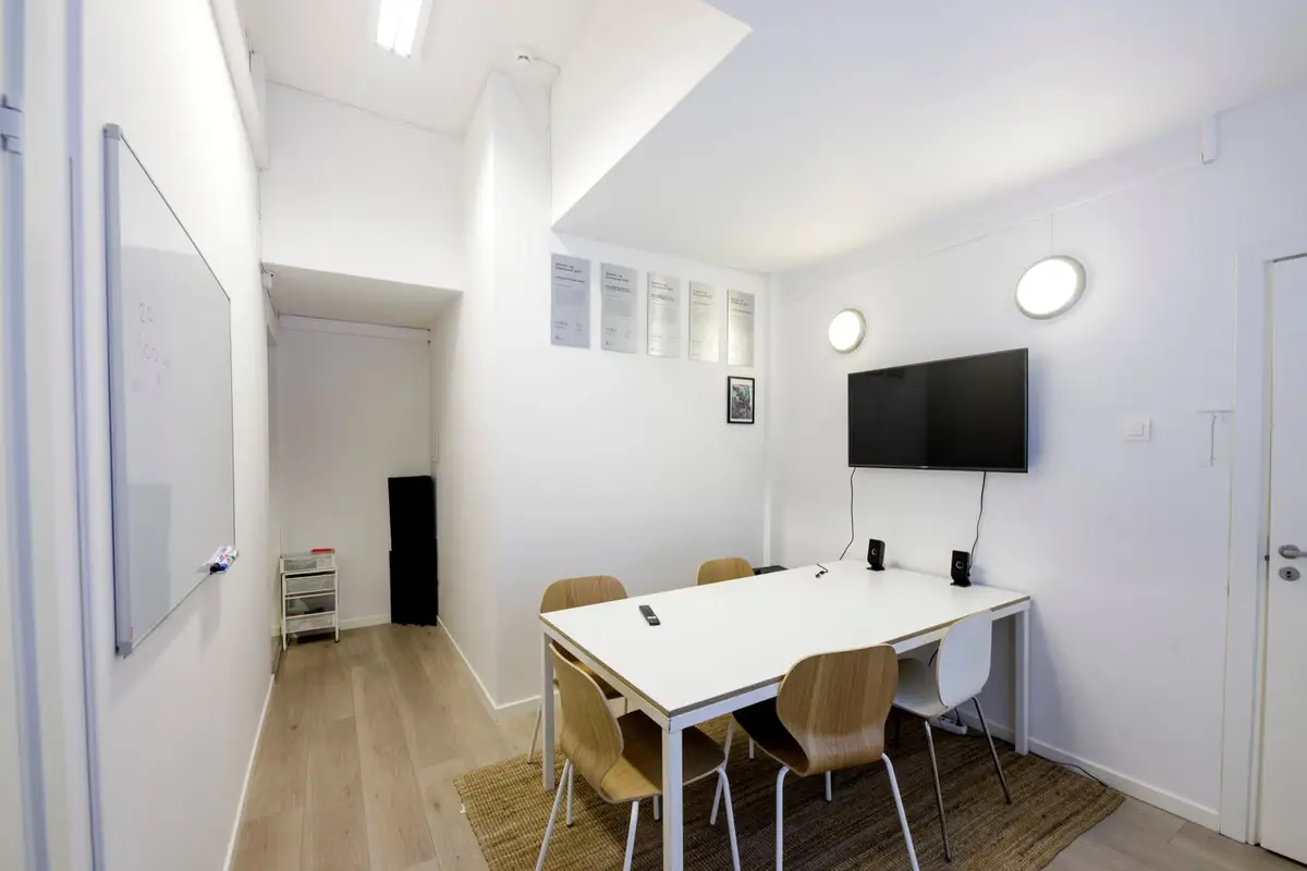 146 sqm office and showroom space – available now on St. Olavs gate - meeting room