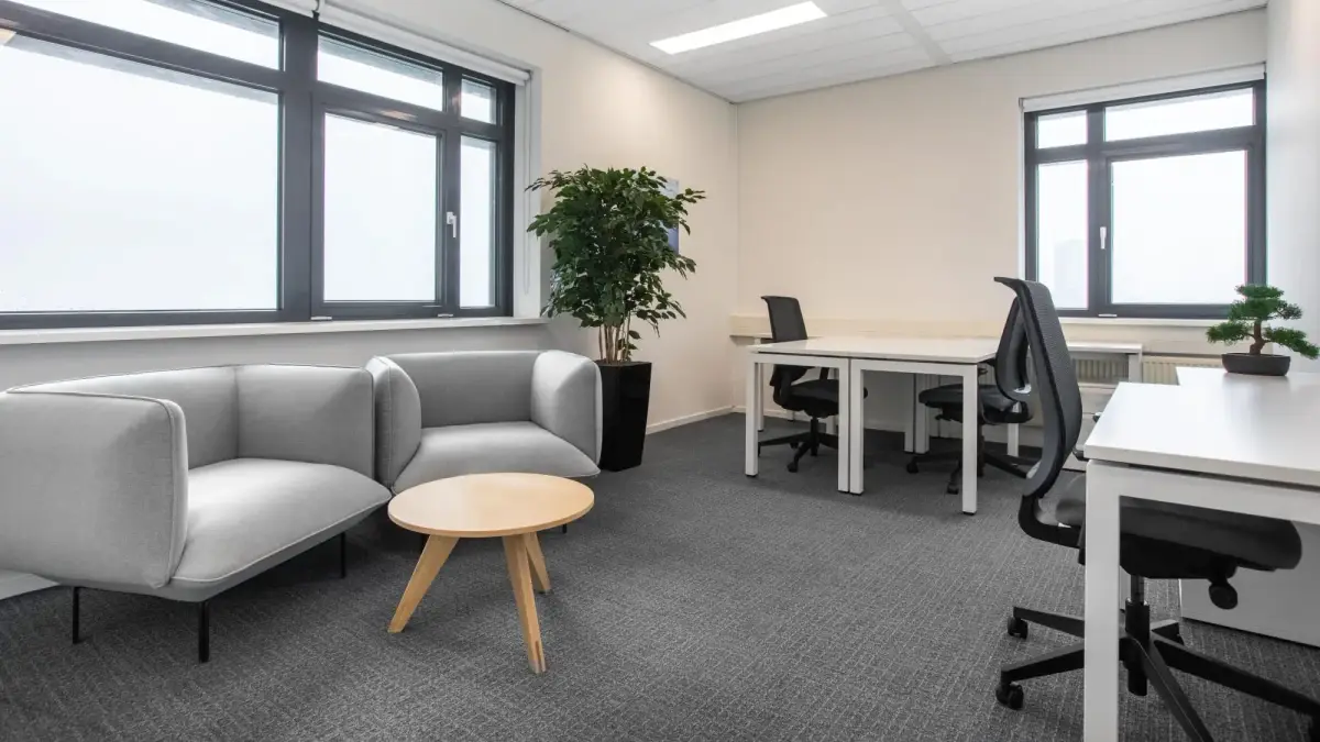Lyst og møblert kontor for inntil 4 personer til leie - kontor