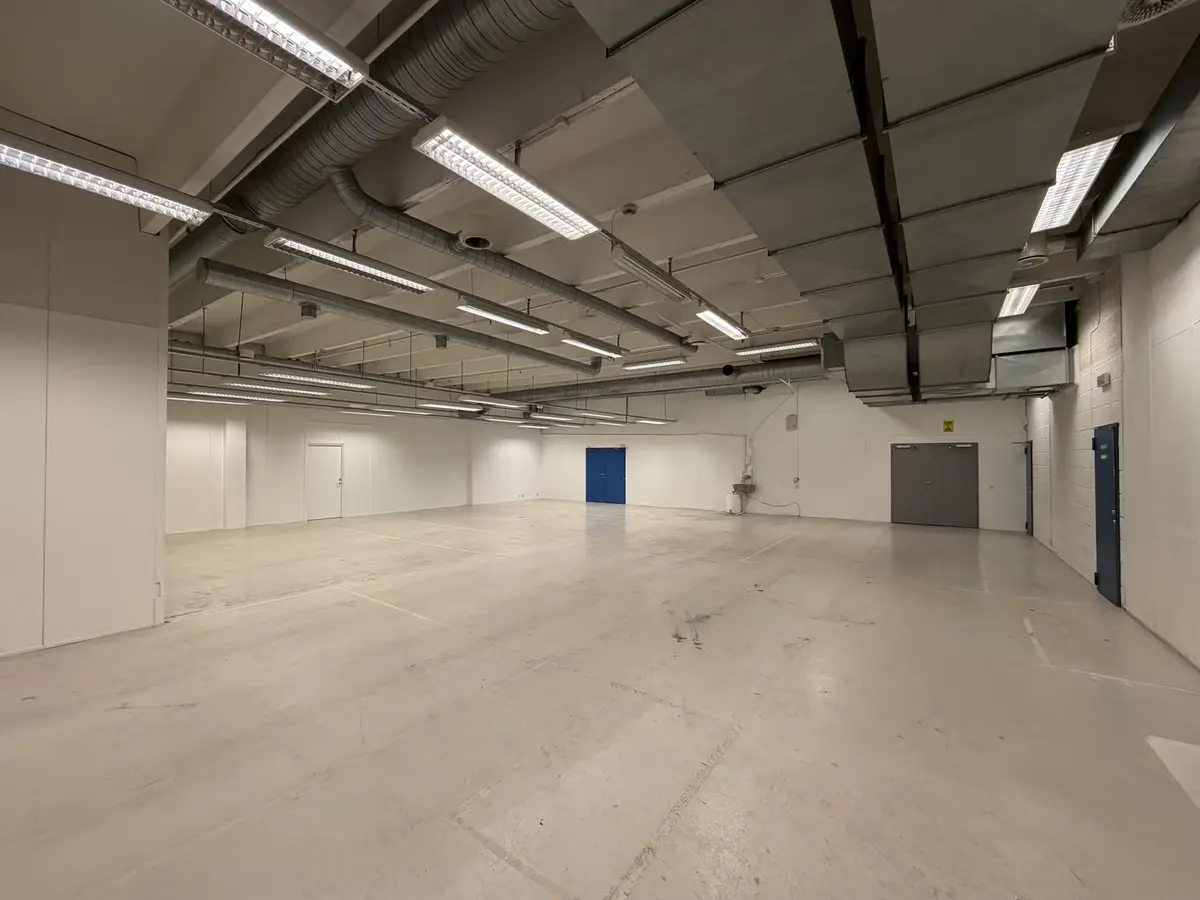 Efficient 254 sqm Heated Warehouse with Large Cargo Lift at Alnabru - workspace