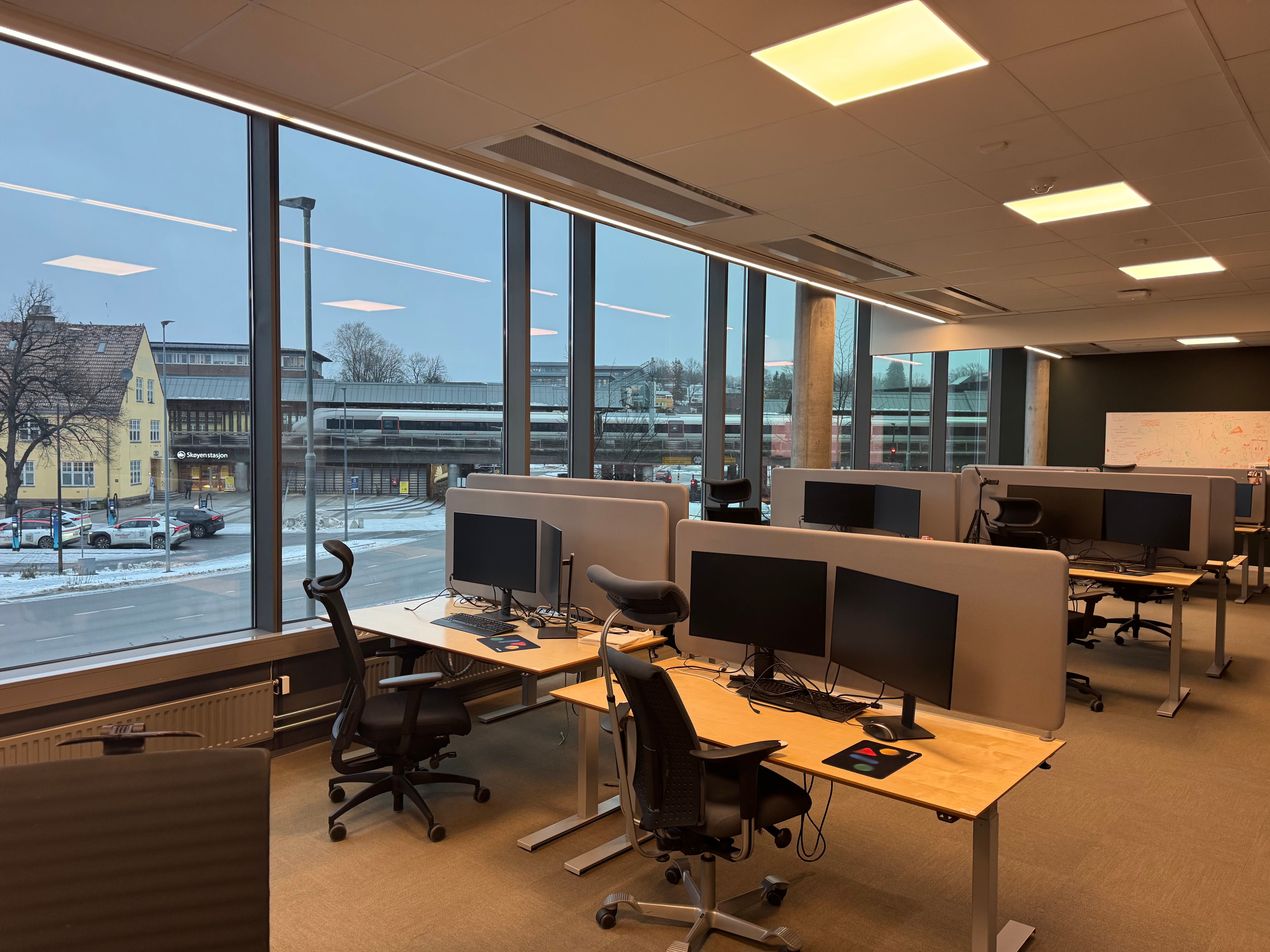 Modern and area-efficient office with panoramic views