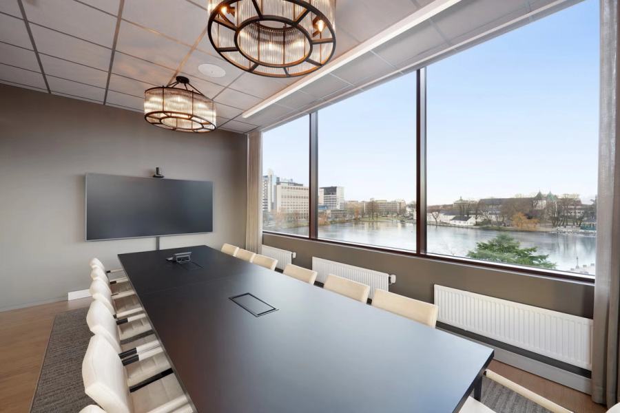 Møblert kontor for 4 personer i moderne og funksjonelt kontorbygg