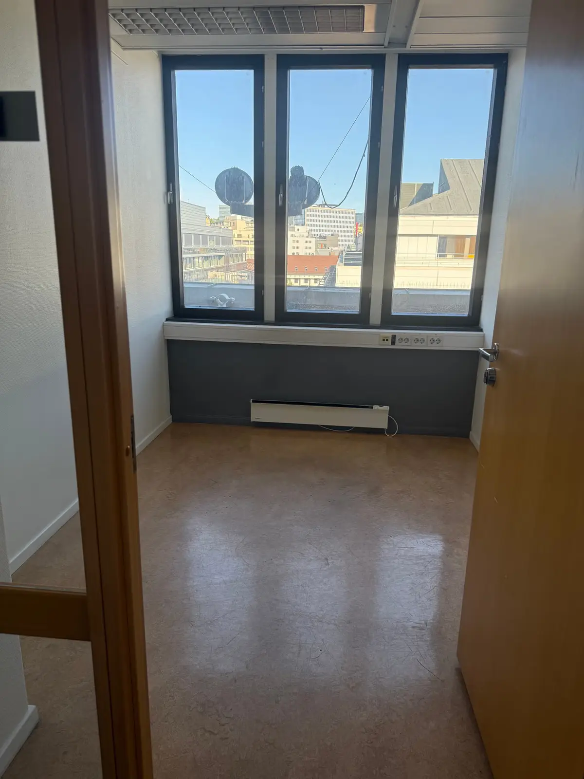 Central 133 sqm GFA 9th-Floor Office Space at Storgata 32 / Gunerius - workspace