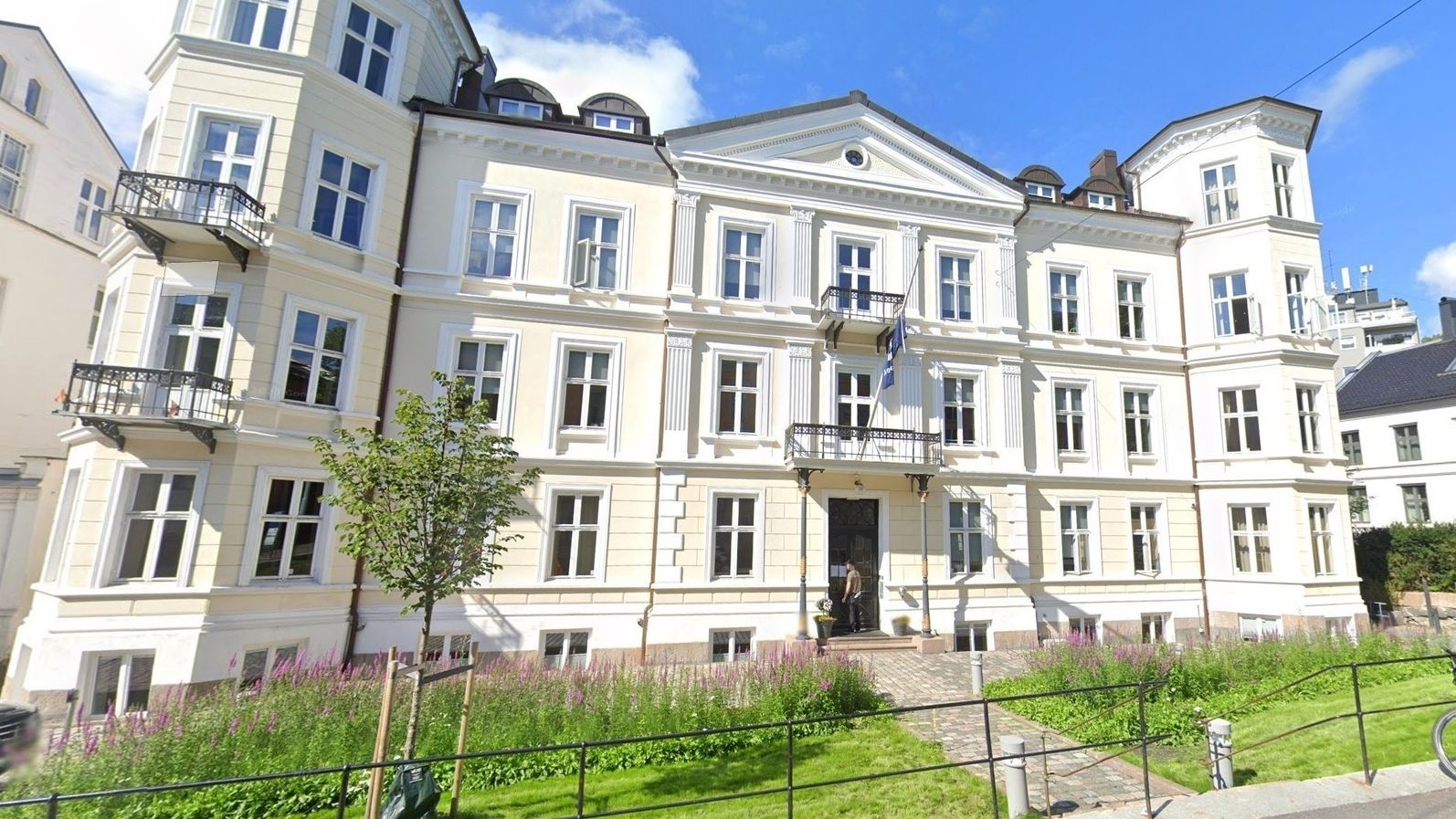 Office for 5-7 employees centrally located at Solli plass - Facade