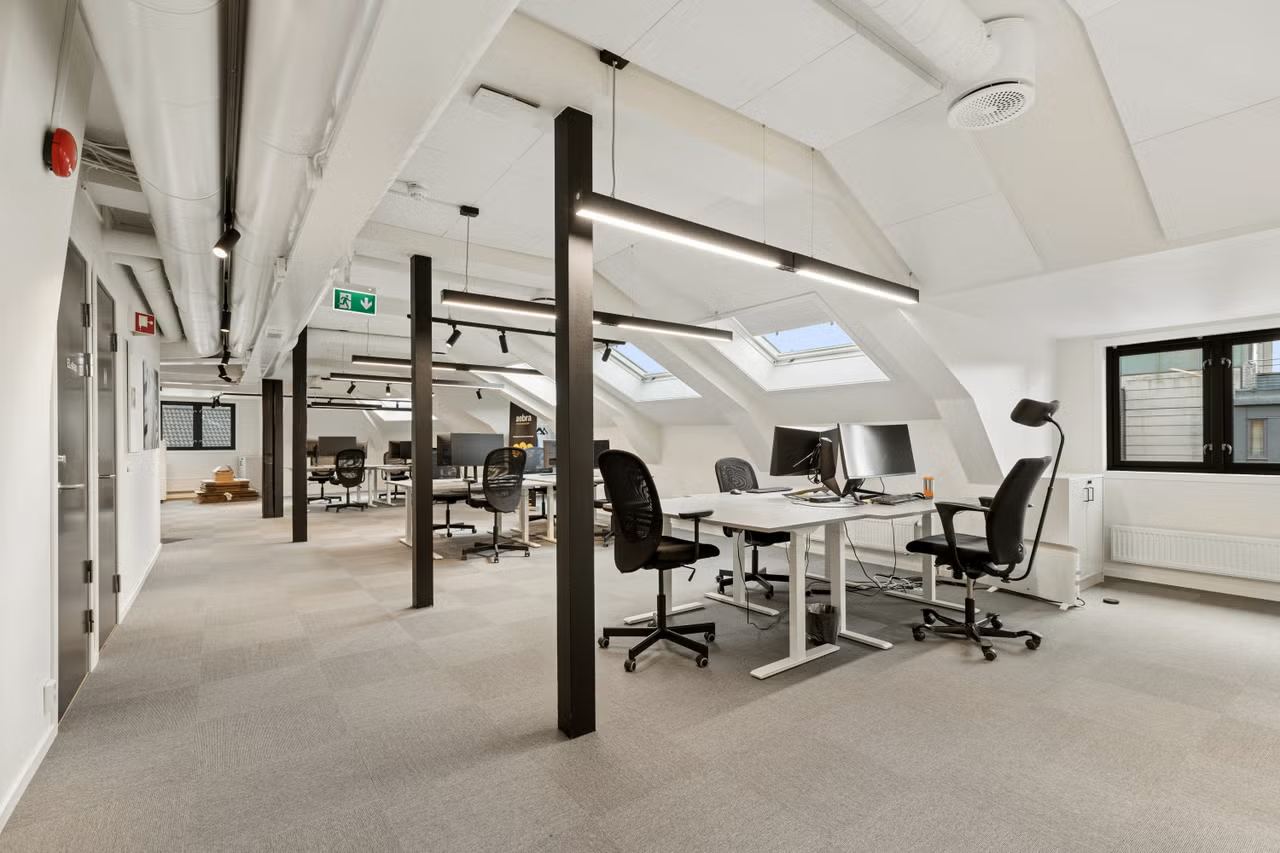 Distinctive Loft Office with High Ceilings a Central location in Torggata - Workspace