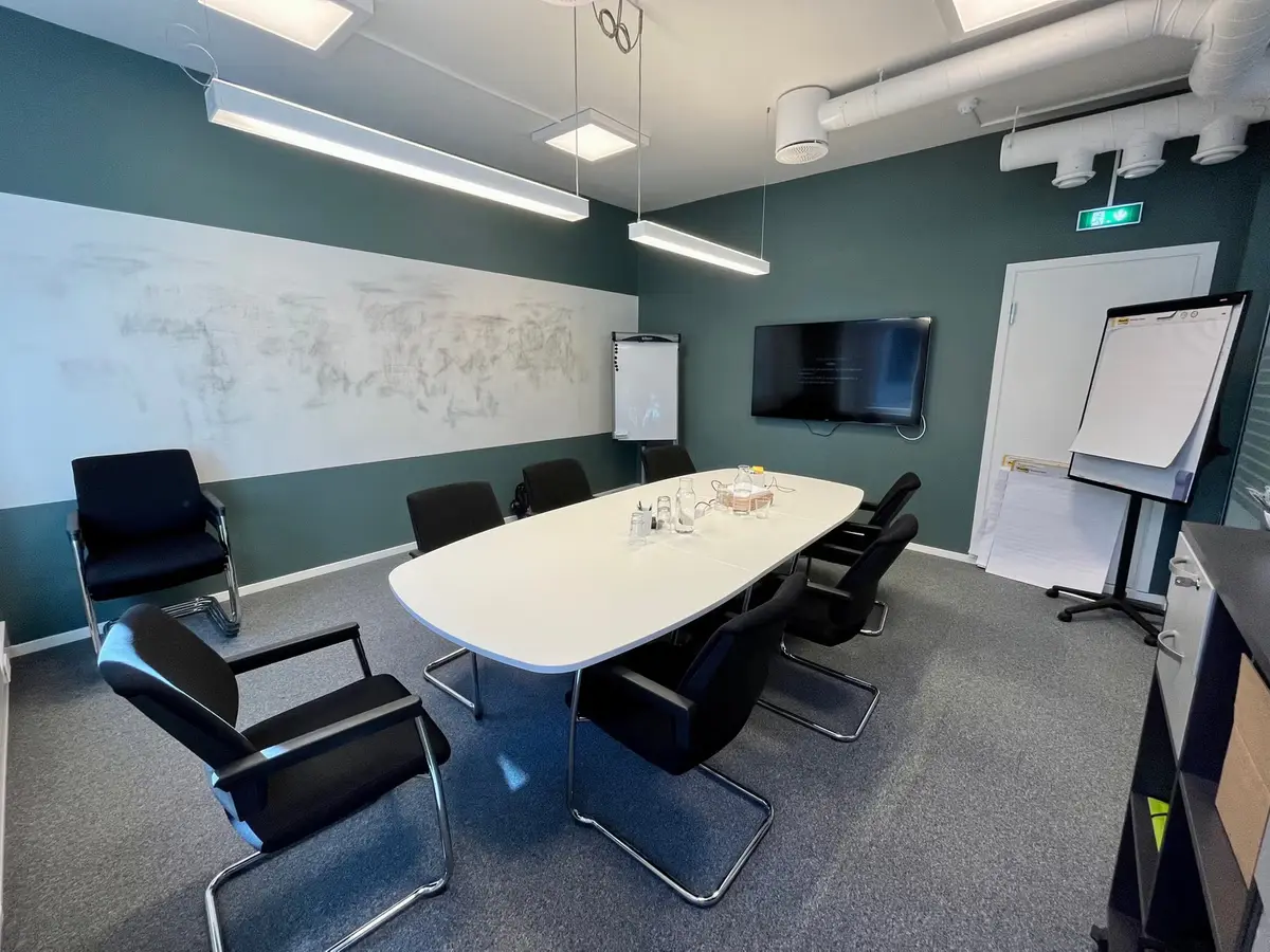 Sentrale og lyse kontorlokaler på 197 m² BTA ved Tinghuset - moterom