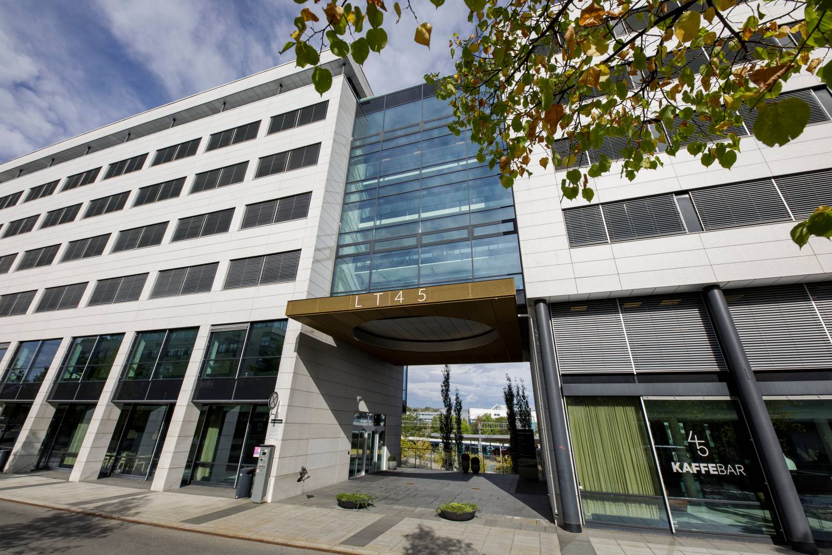 Great office space with Lysaker’s prime location - Facade