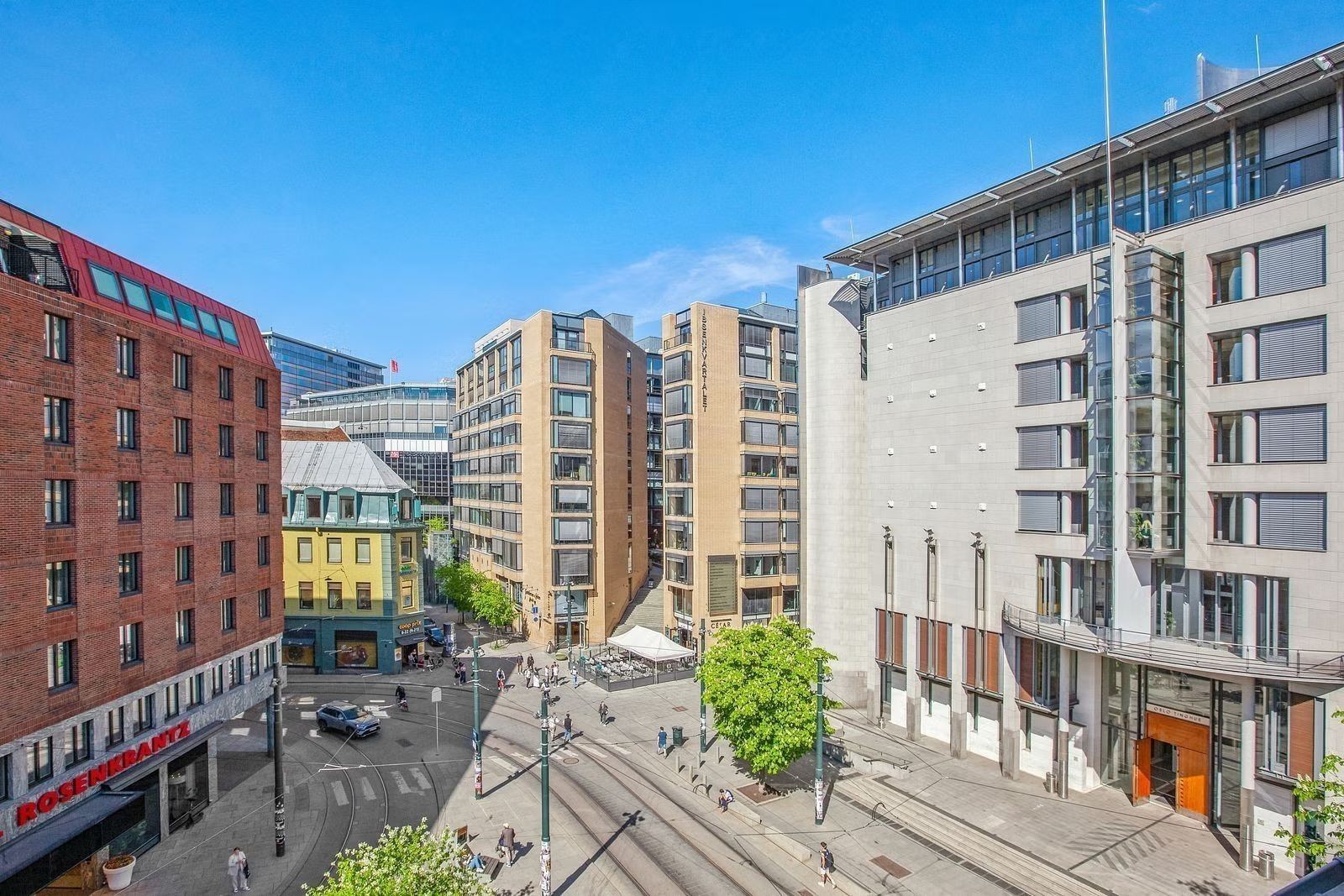 Central and bright 197 sqm GFA office space opposite the courthouse - Facade
