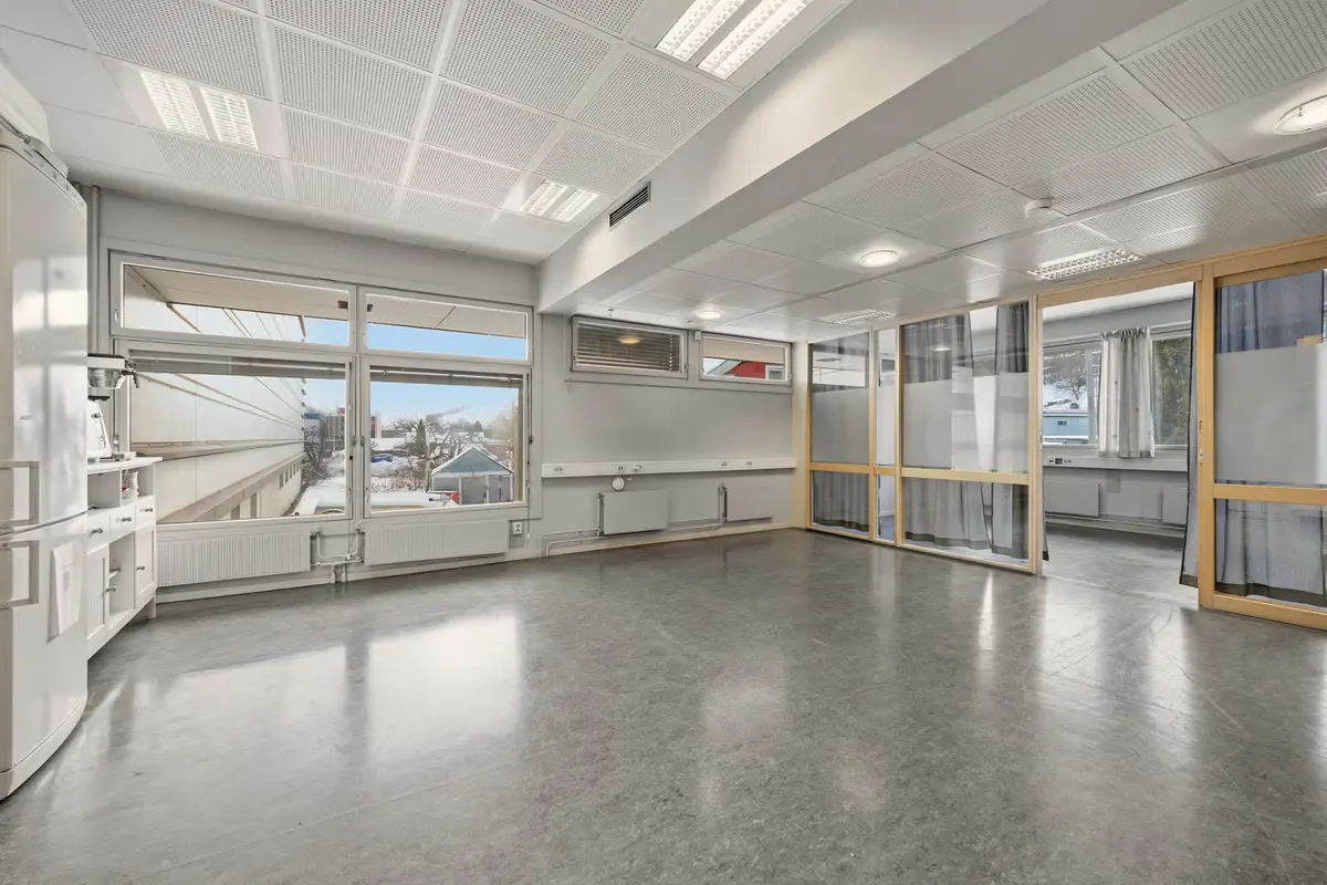 Affordable and Flexible Office Spaces at Skui - commercial premises