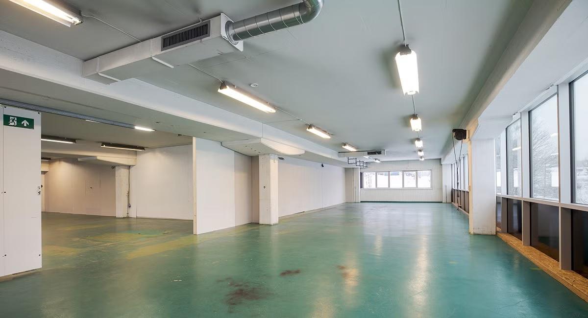 Versatile commercial space at Alnabru – 960 sqm warehouse, showroom or office - Warehouse