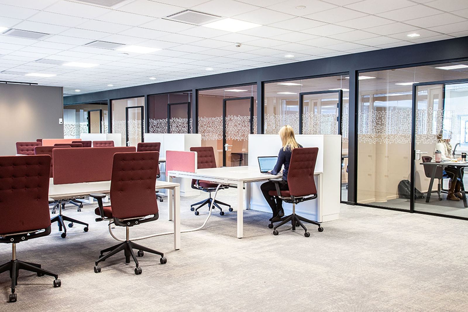 Furnished office in full-service building for up to 28 employees - Workspace