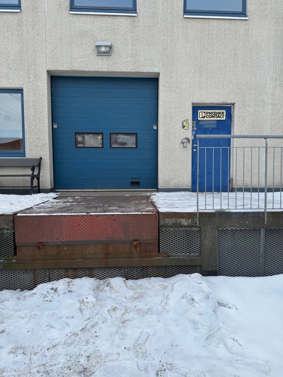 Spacious 480 sqm Warehouse with Loading Dock and Mezzanine
