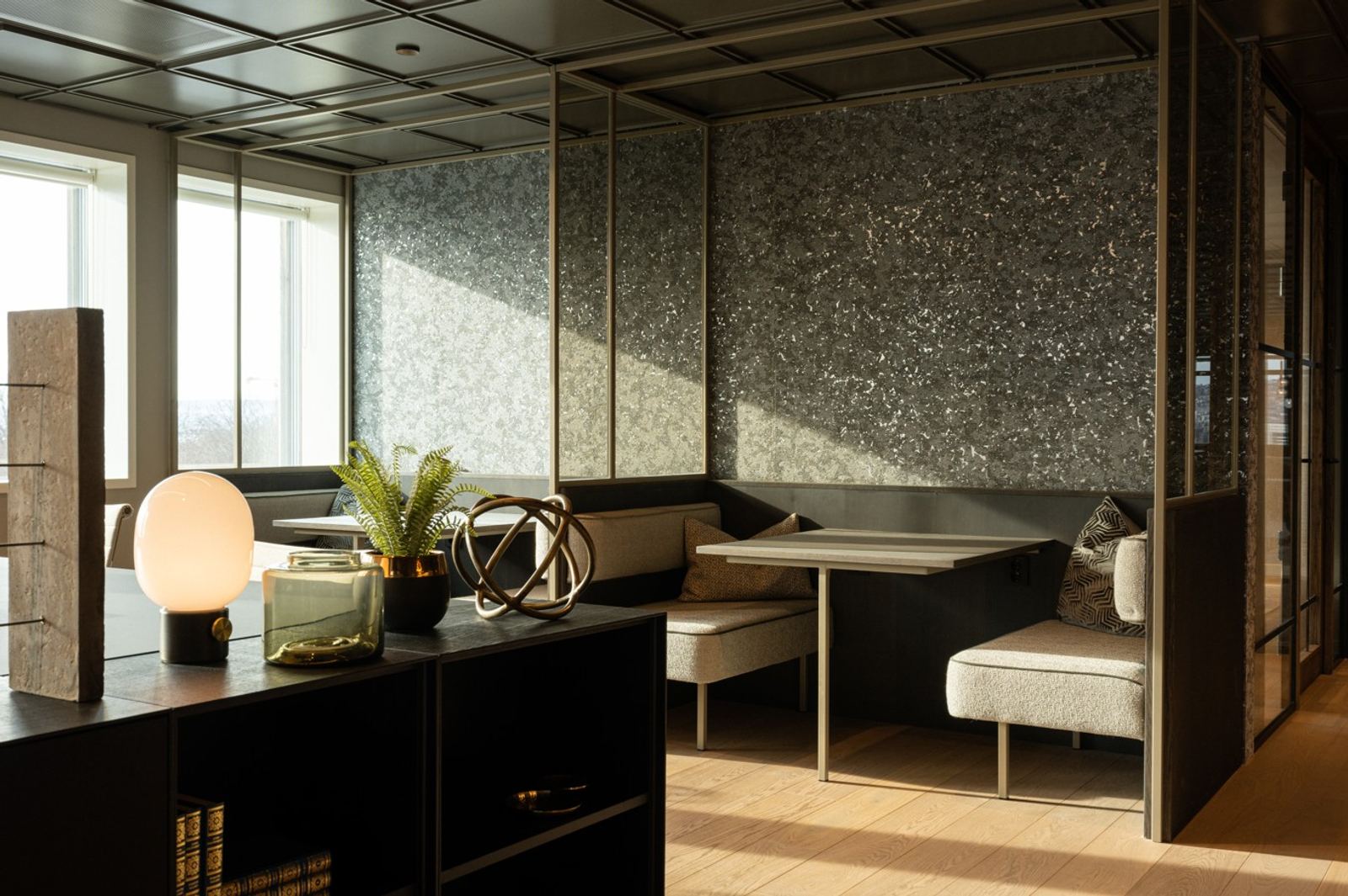 Premium office space for rent in attractive community with all facilities - suited for 6-12 employees - Premises