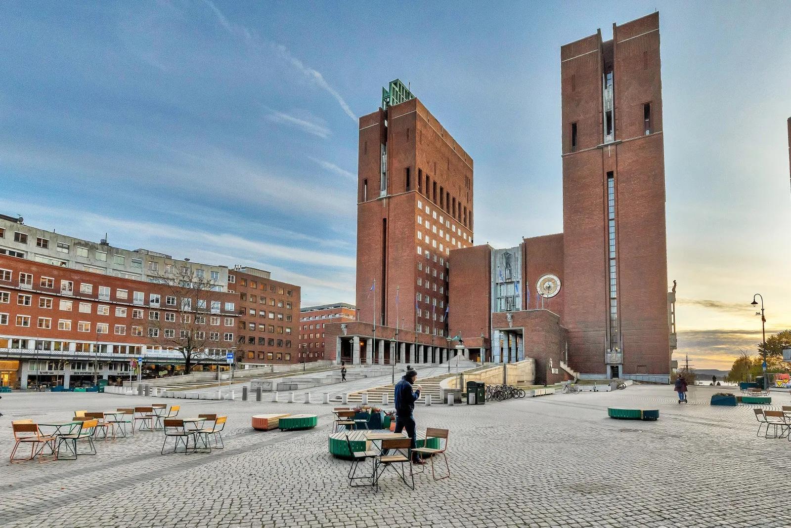 Kontor for 4-5 ansatte på Rådhusplassen - Fasade