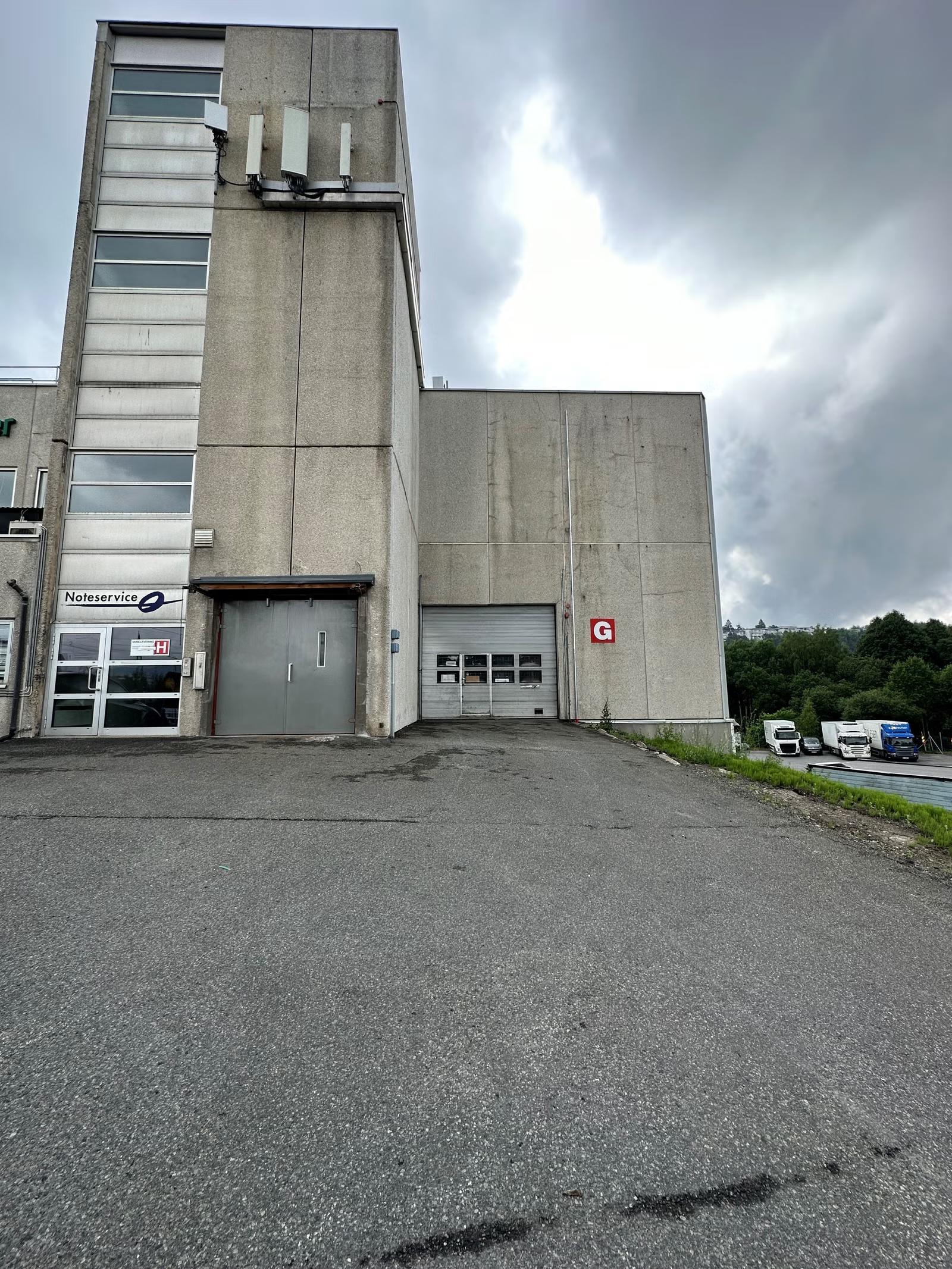 Efficient 254 sqm Heated Warehouse with Large Cargo Lift at Alnabru - Facade