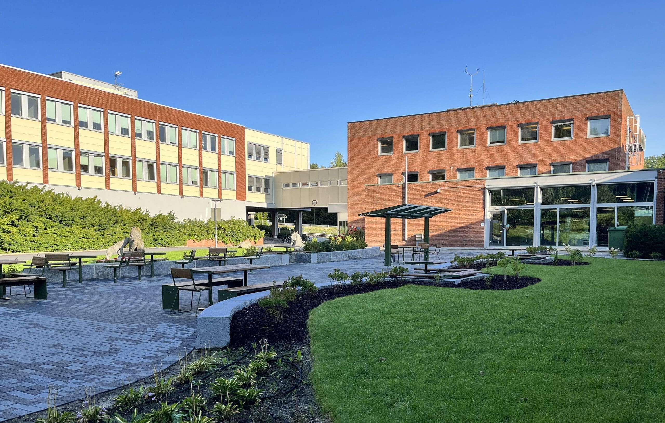 Moderne cellekontorer i fullservicebygg