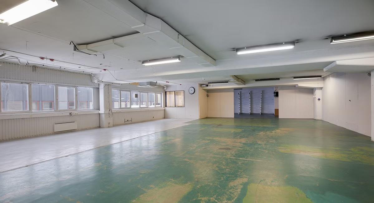 Versatile commercial space at Alnabru – 960 sqm warehouse, showroom or office - Warehouse