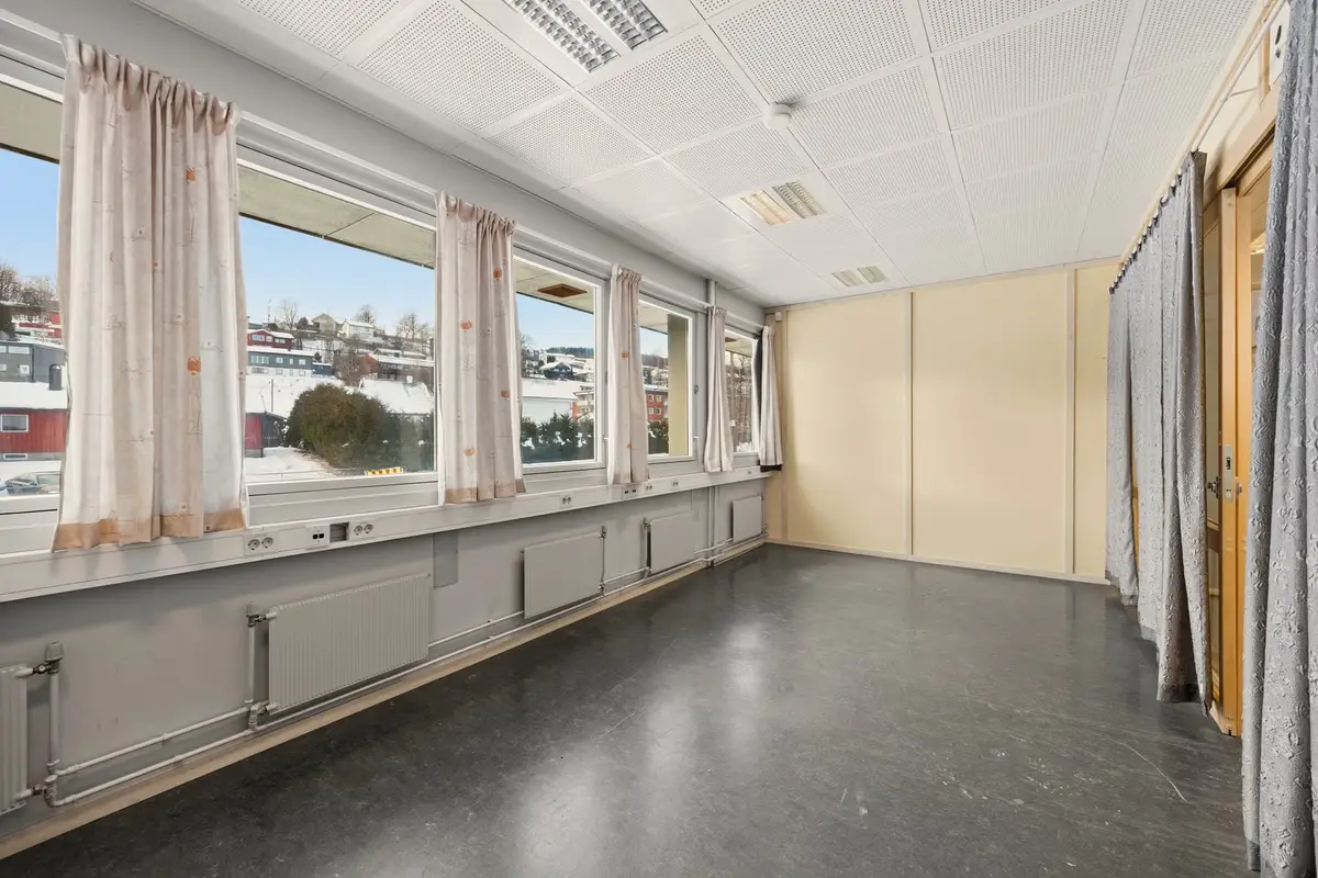 Affordable and Flexible Office Spaces at Skui - commercial premises