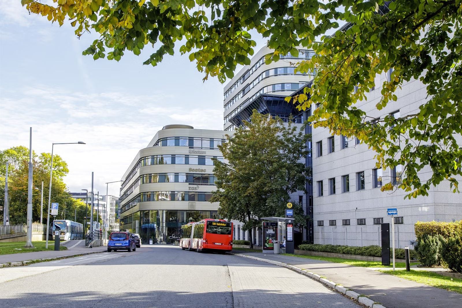 Bright and modern 632 sqm GFA office suite on the 4th floor at Skøyen - Facade