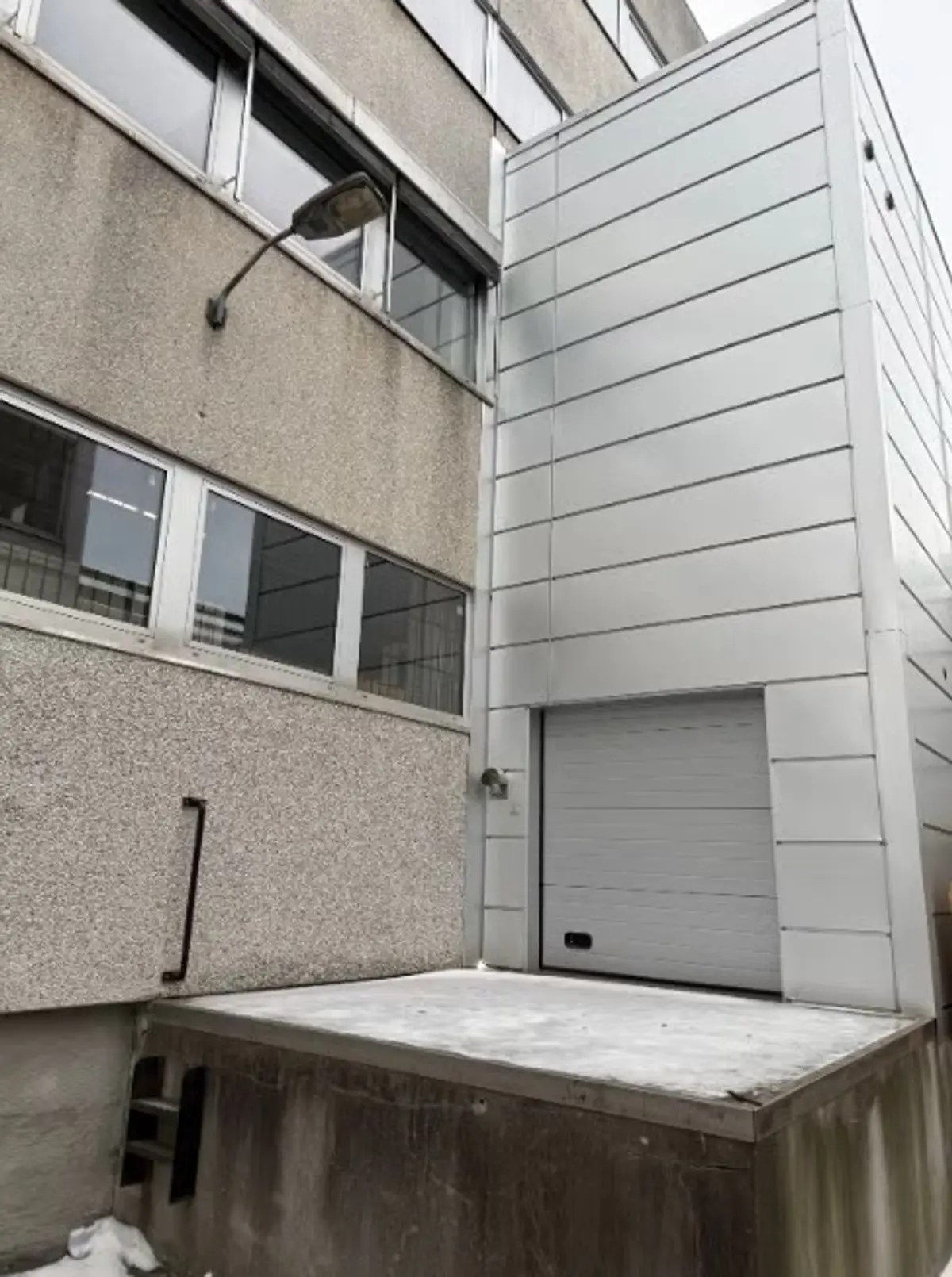 Bright and Flexible 846 sqm Warehouse and Production Space with Freight Elevator - warehouse space