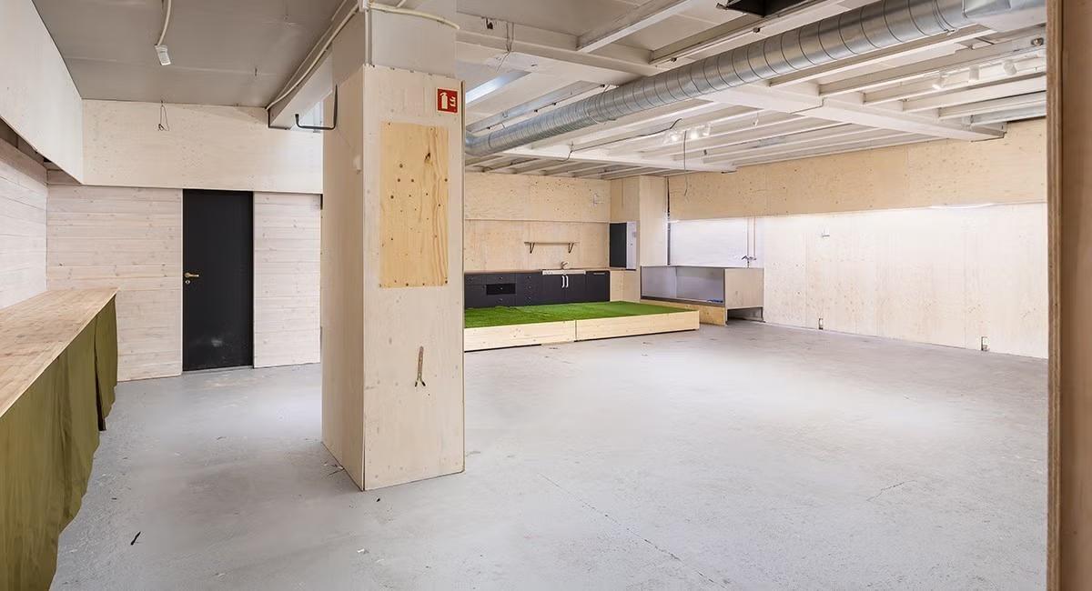Centrally located 155 sqm BTA warehouse space with kitchenette for rent at Storgata 21/23 - Warehouse