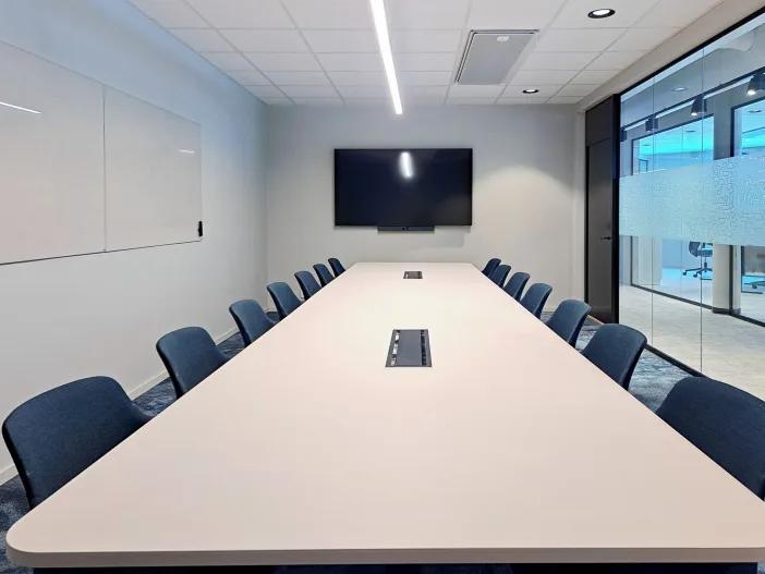 Kontor for 1-2 ansatte rett ved Lysaker Stasjon - Moterom