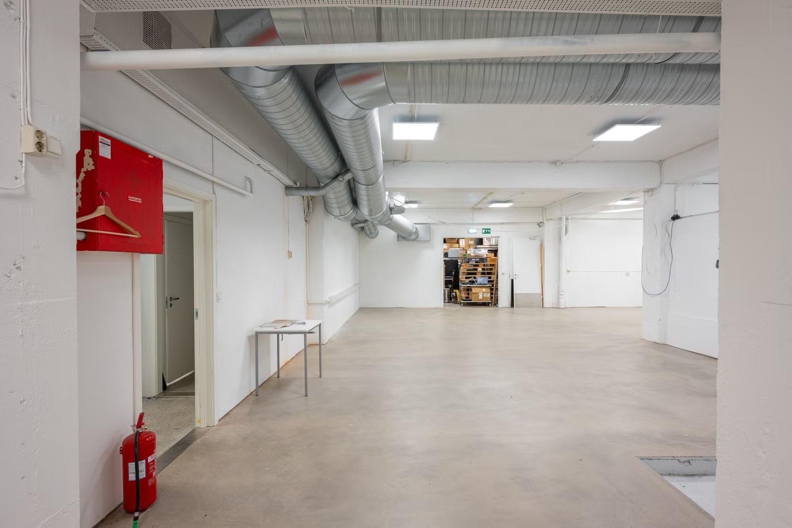 Rimelig og fleksibelt lagerlokale på 321 m² med løfterampe - Lager