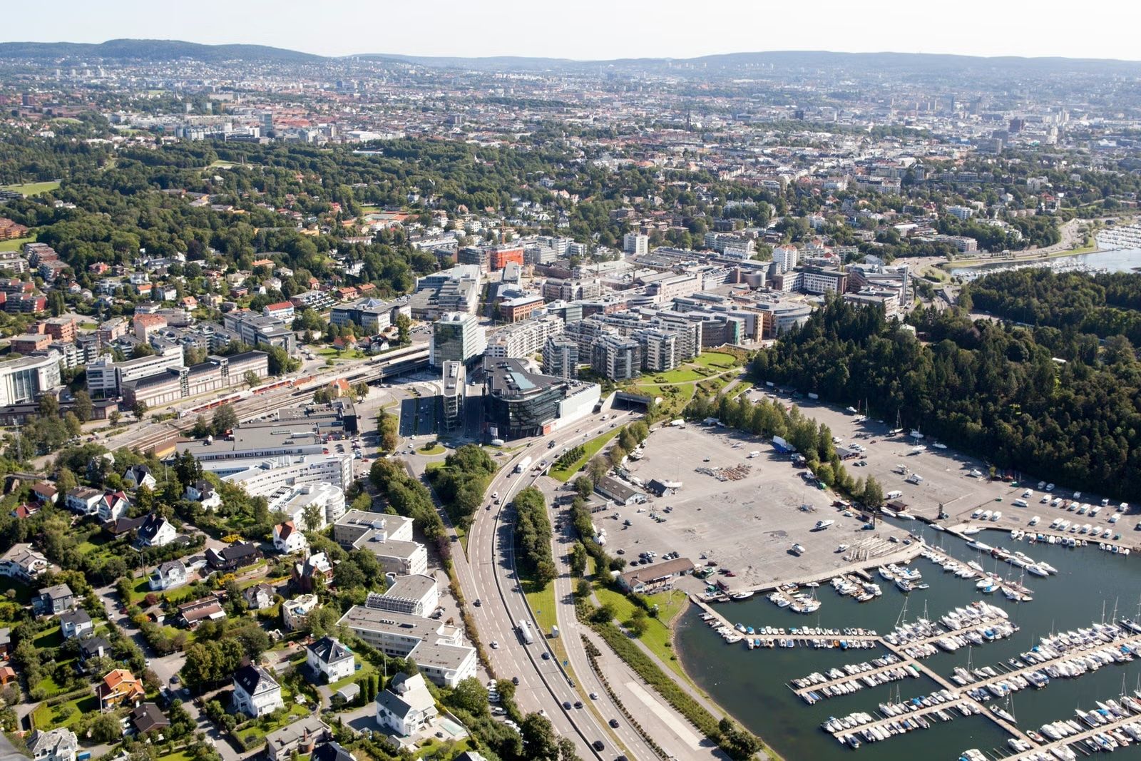 Bright and refurbished office premises with views in Sjølystparken - Facade