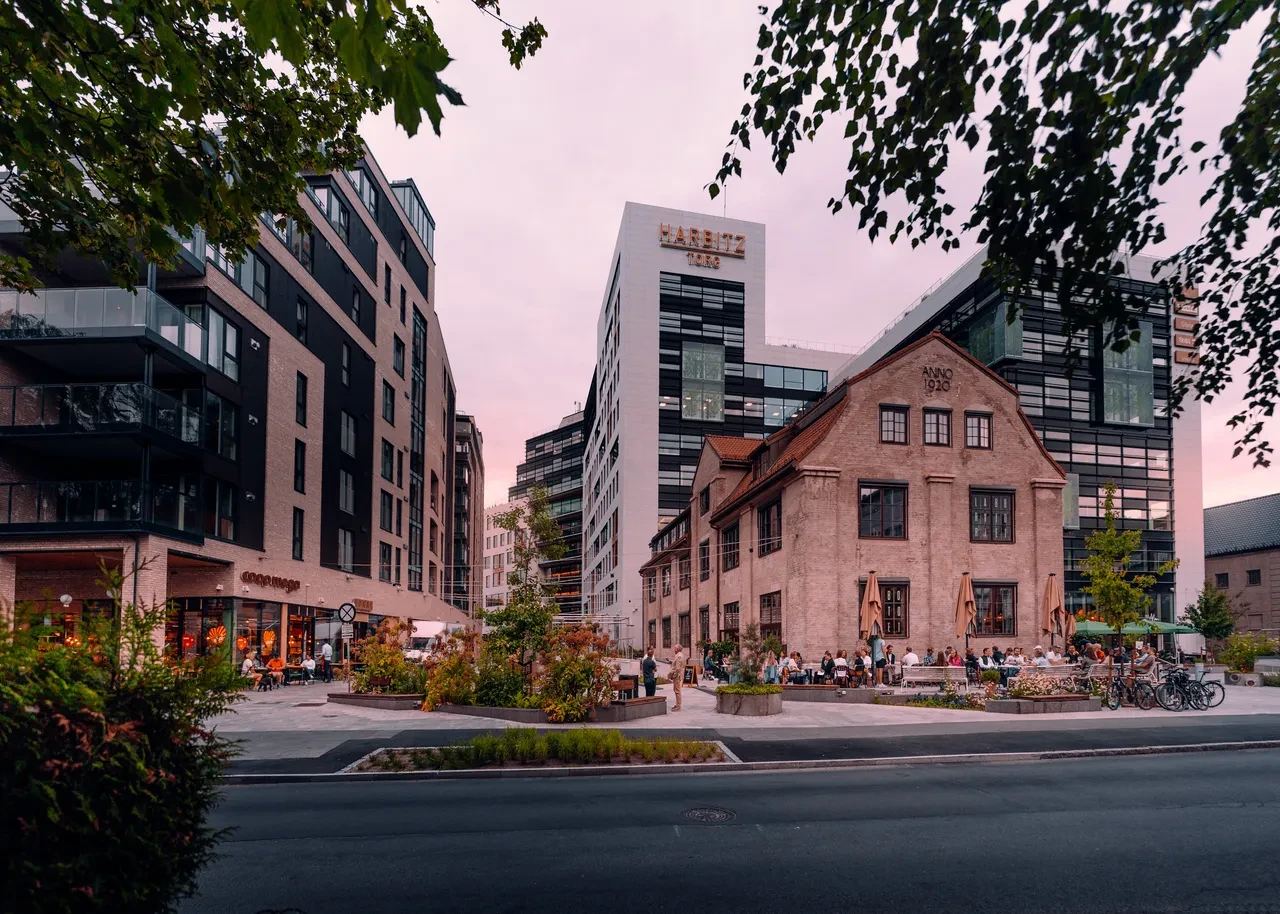 Furnished office for 1–2 people in a modern office building - Facade
