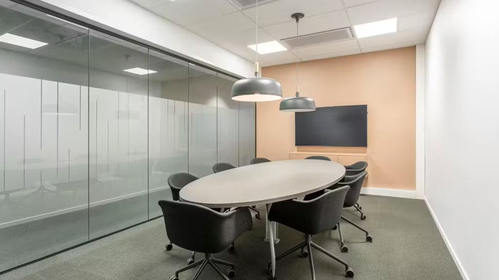 Kontor for 4-6 ansatte med utsikt over Oslo S - Moterom