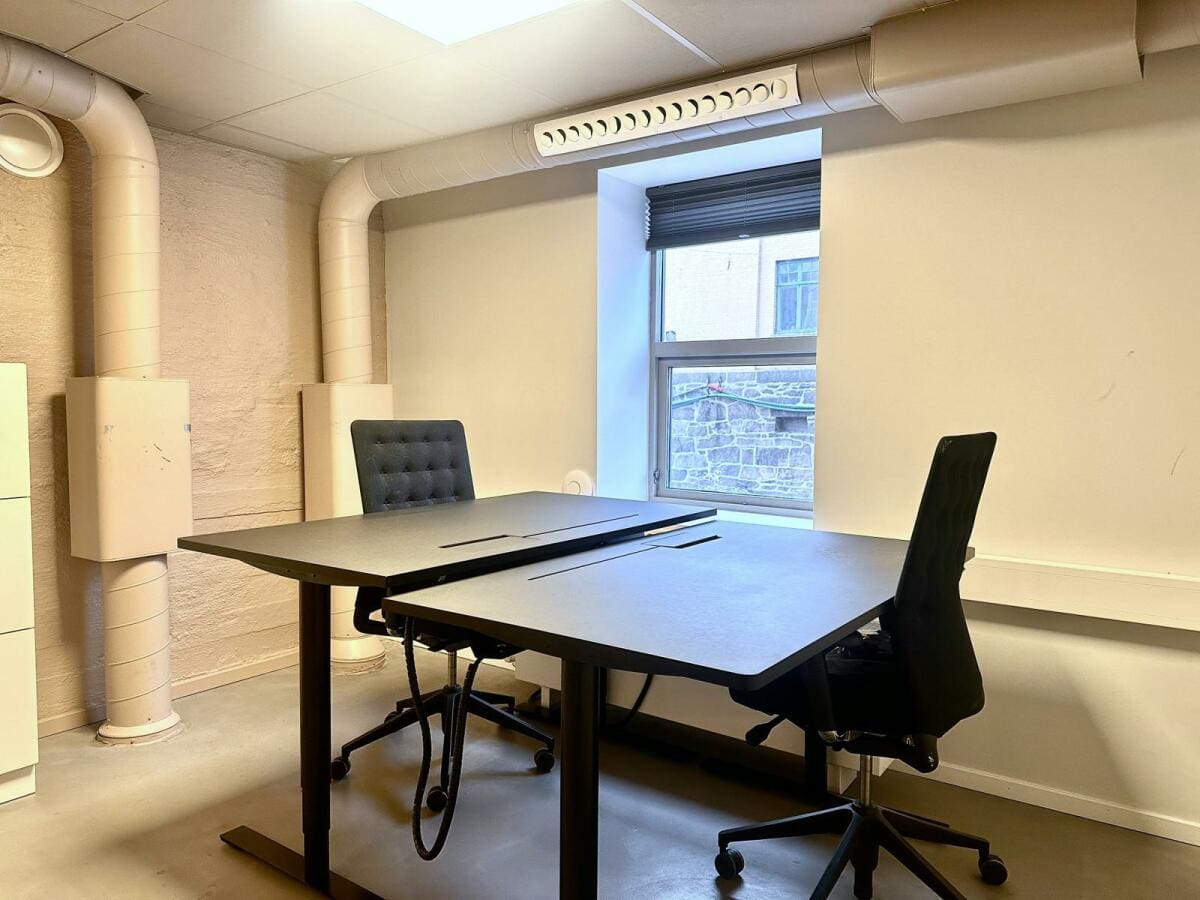 Sentralt cellekontor for 2 ansatte på Vulkan
