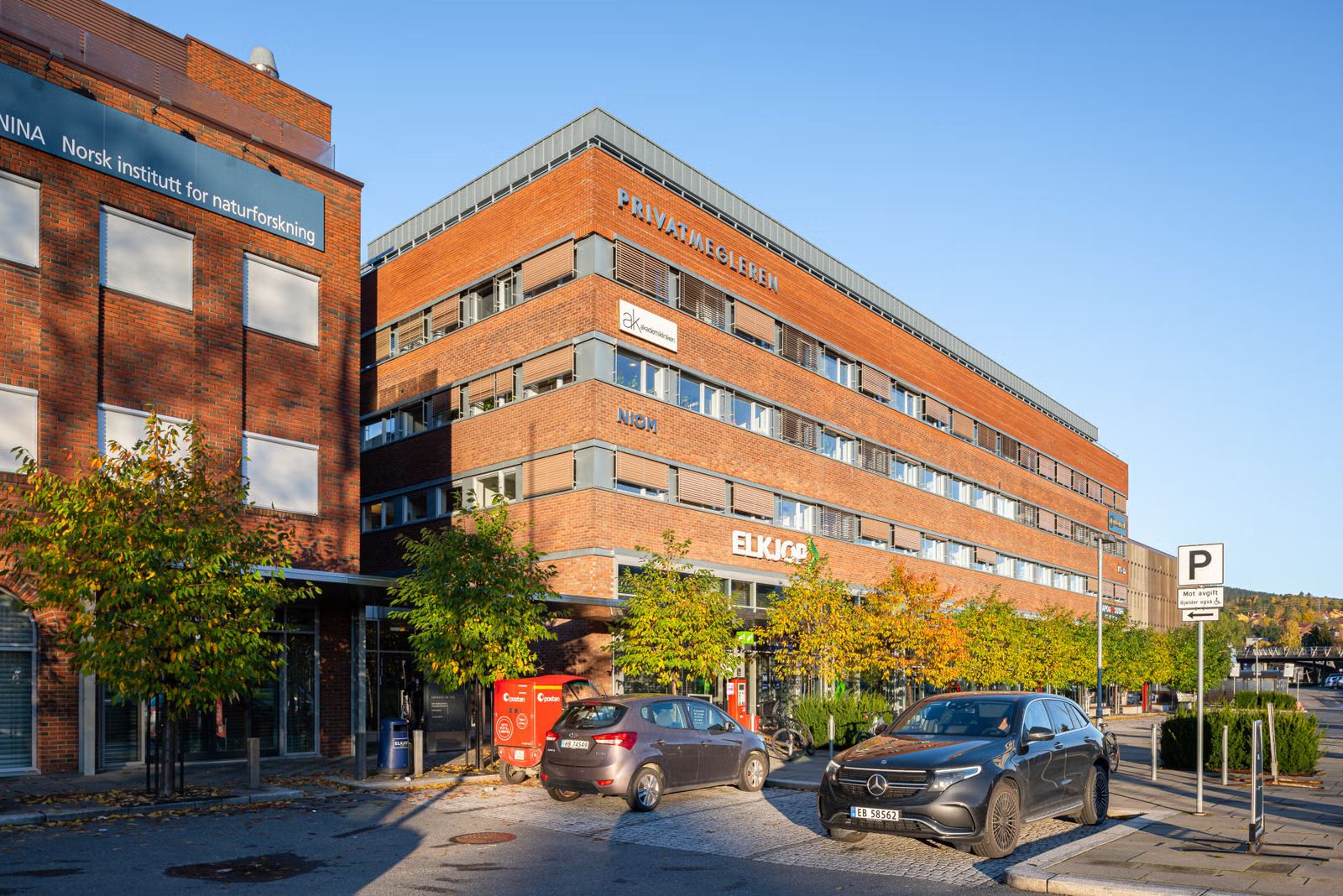 High-standard 1,305 sqm office space with private roof terrace at Ullevål Stadium - Facade