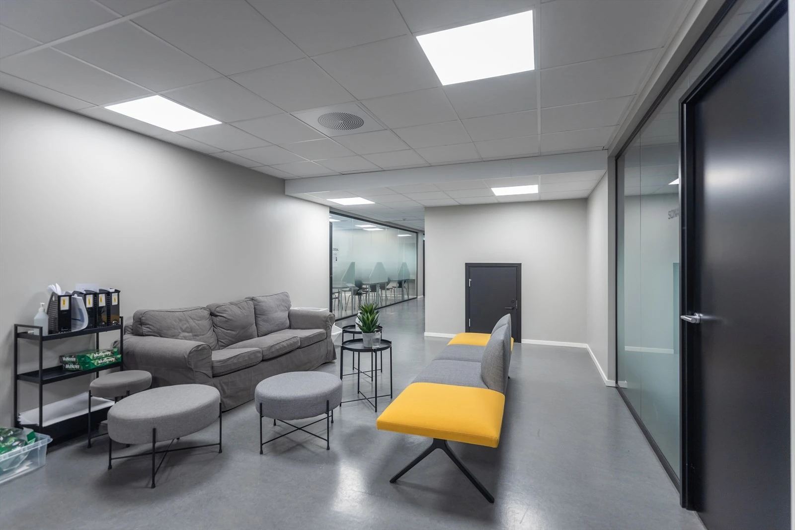 Attractive commercial space with a high standard and prime location - Workspace