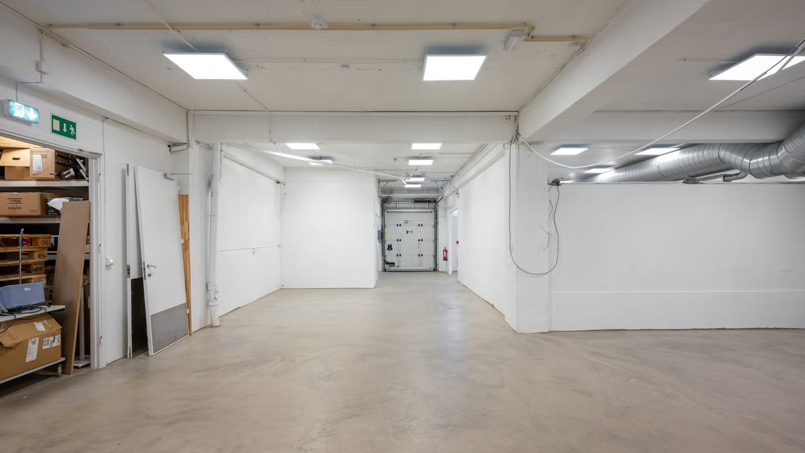 Rimelig og fleksibelt lagerlokale på 321 m² med løfterampe - Lager