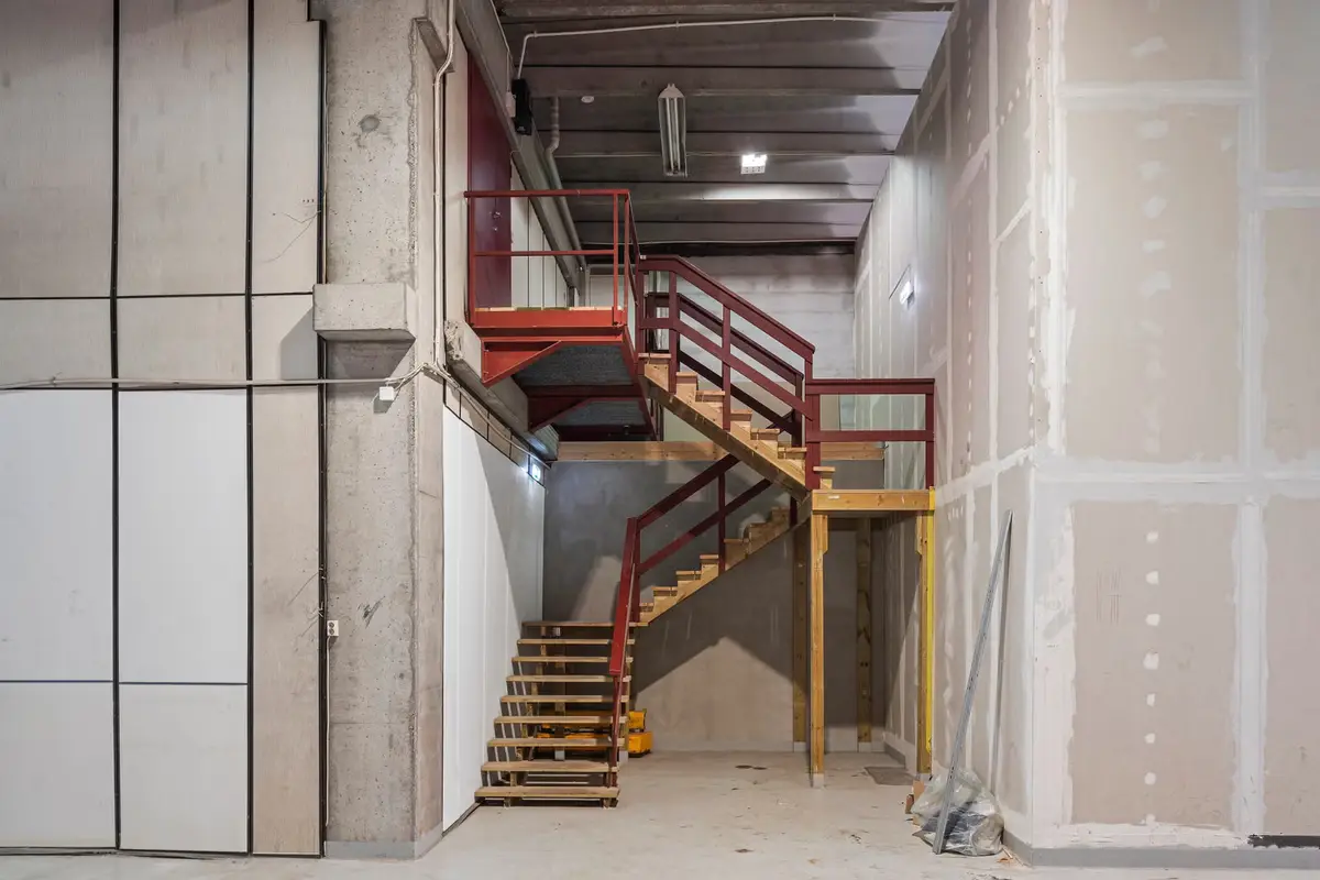 Commercial property with high-ceiling warehouse and modern offices at Furuset - warehouse space