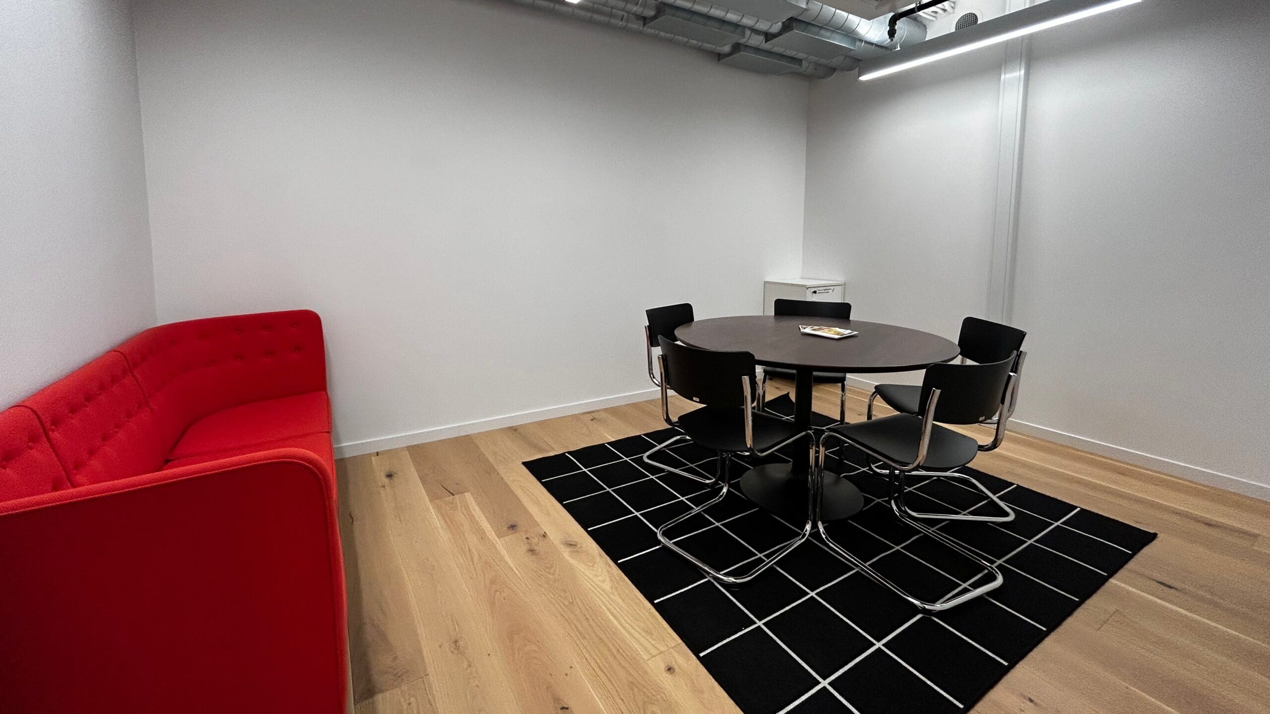 Office for 12-14 employees near Nationaltheatret - Meeting room