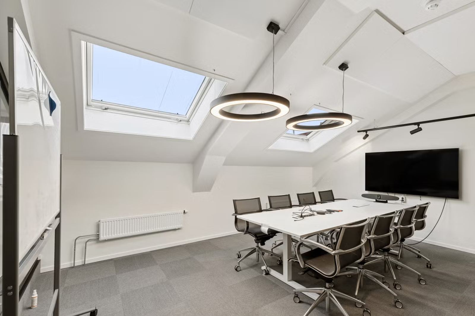 Distinctive Loft Office with High Ceilings a Central location in Torggata - Meeting room