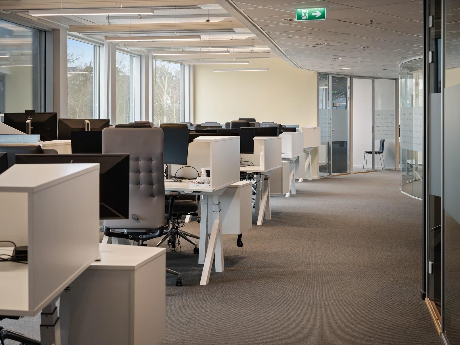 Excellent office space with rooftop access, right next to Lysaker Station - Workspace