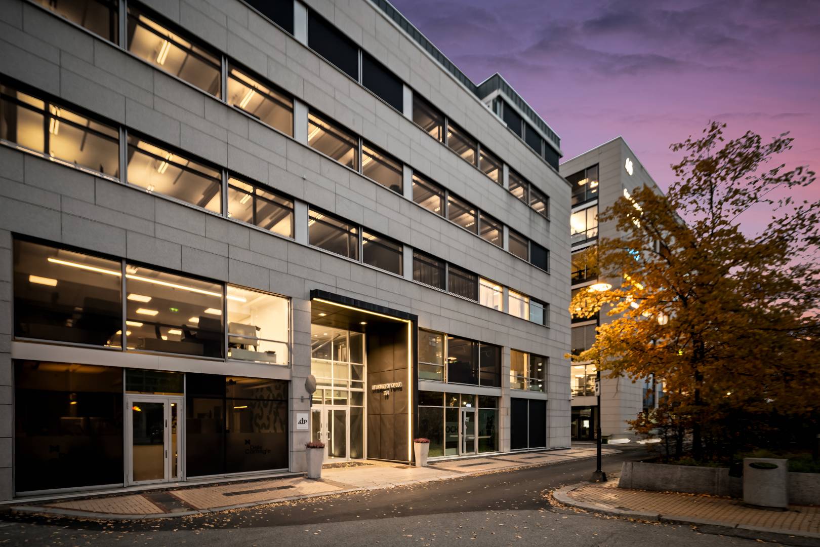 Flotte lokaler med tilgang på takterrasse, rett ved Lysaker stasjon
