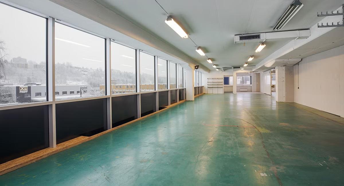 Versatile commercial space at Alnabru – 960 sqm warehouse, showroom or office - Warehouse